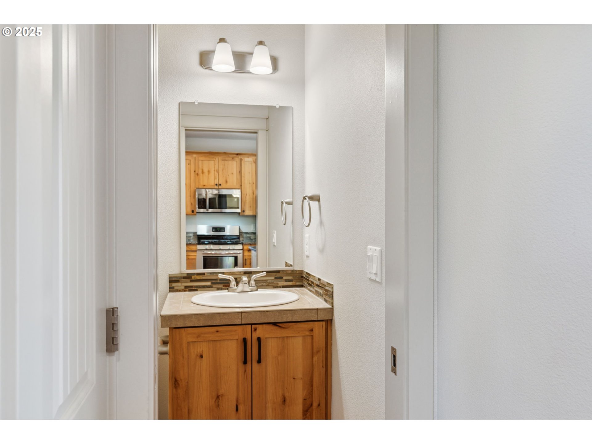 201 SELKIRK LN