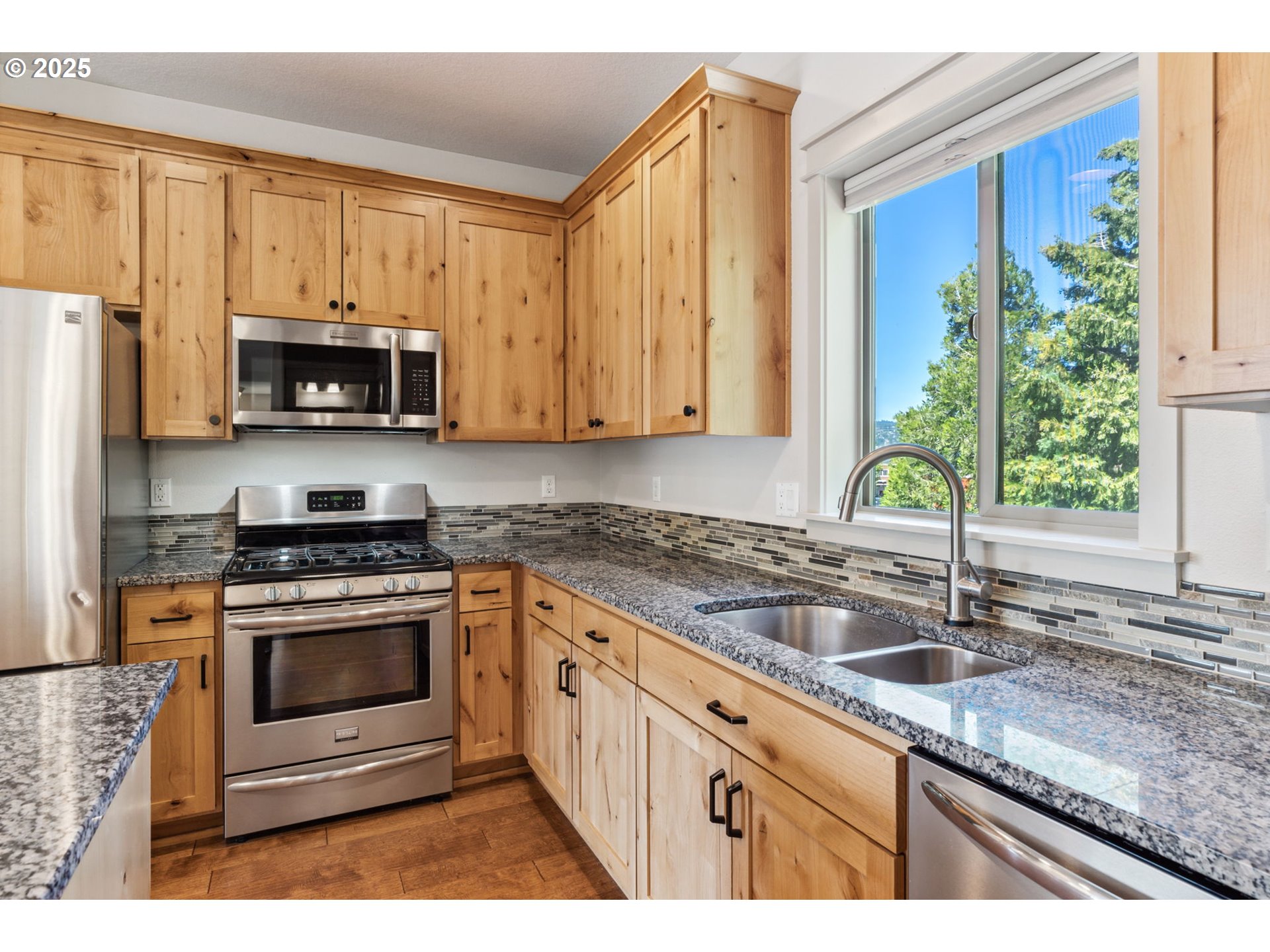 201 SELKIRK LN