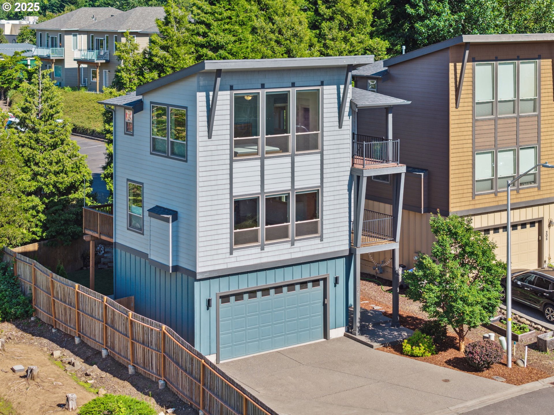 201 SELKIRK LN