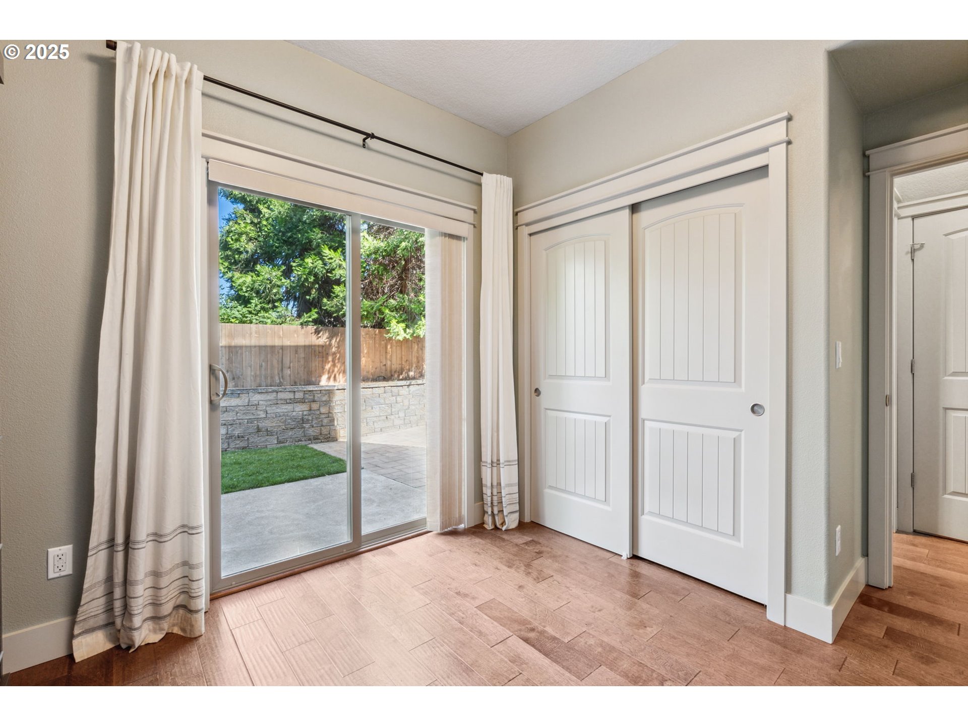 201 SELKIRK LN