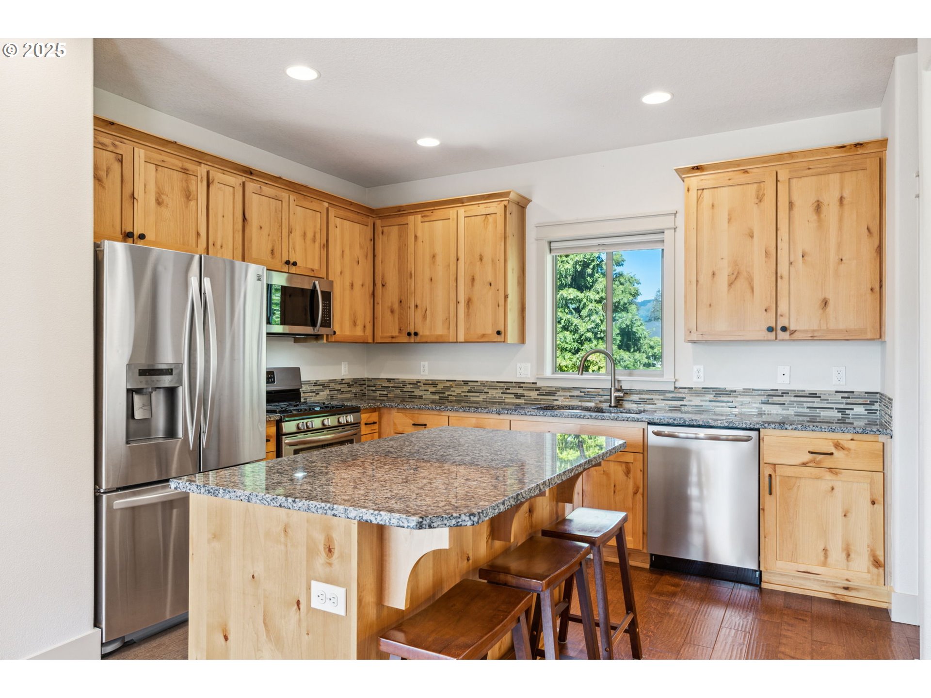 201 SELKIRK LN