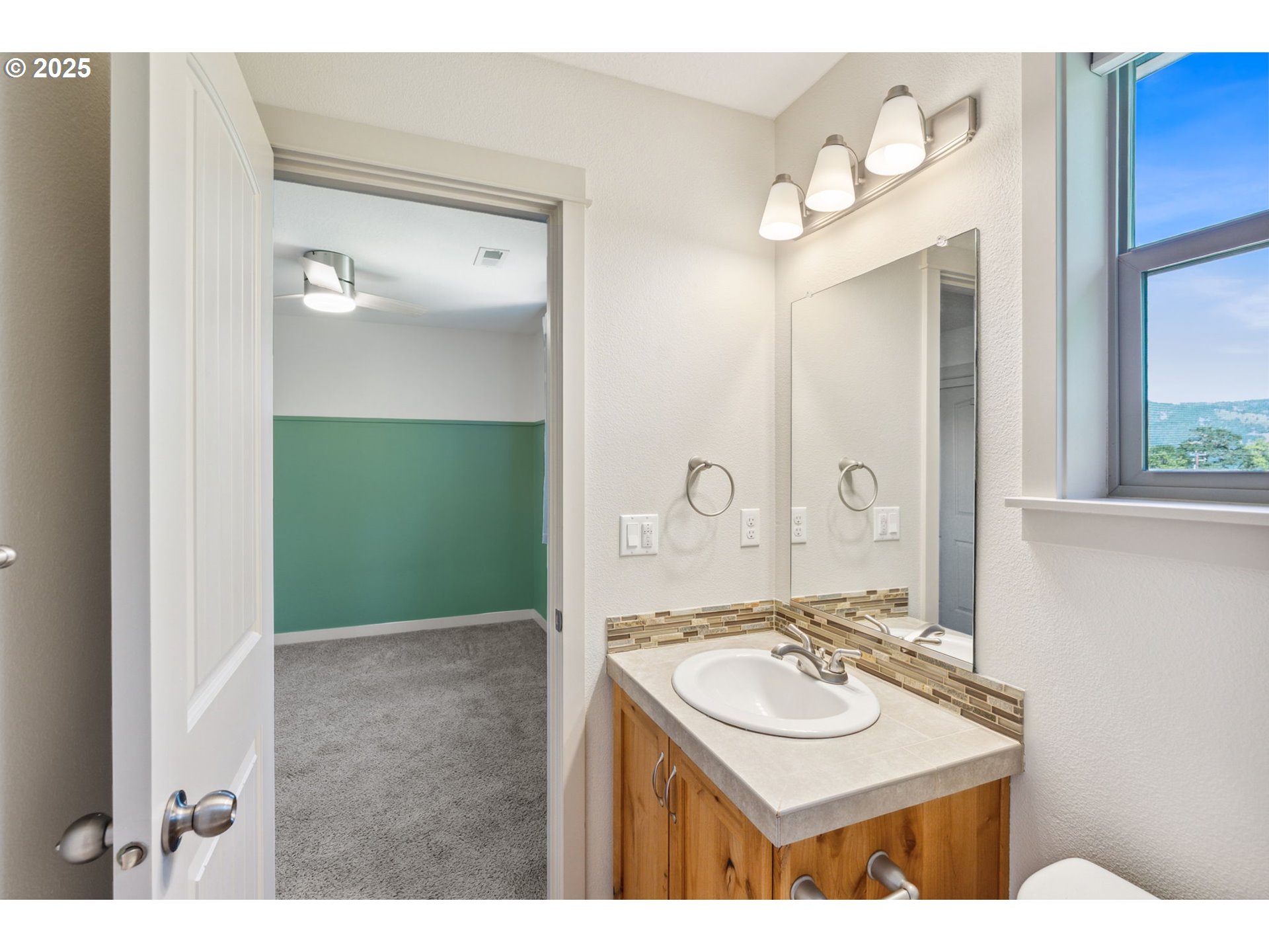 201 SELKIRK LN