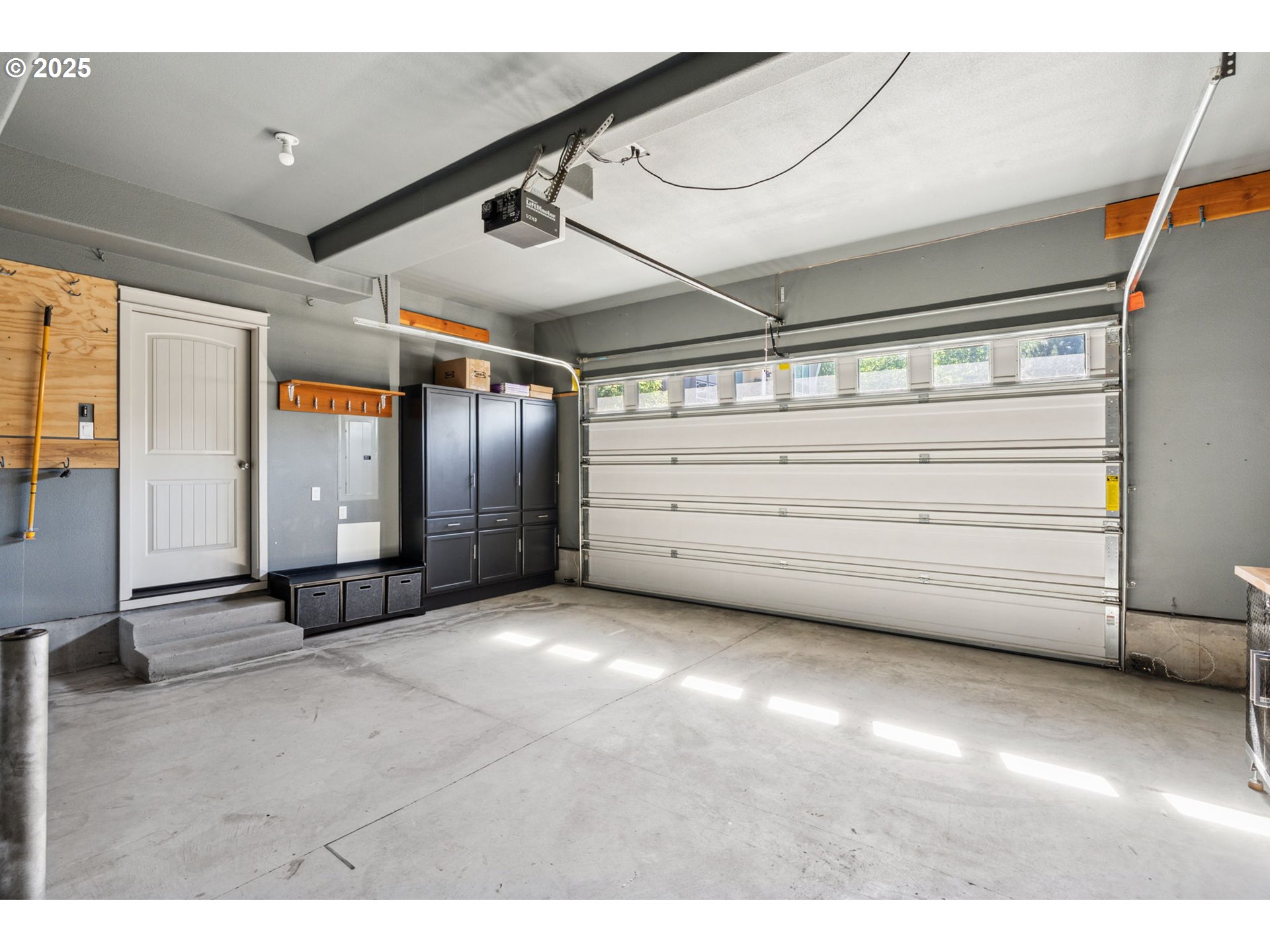 201 SELKIRK LN