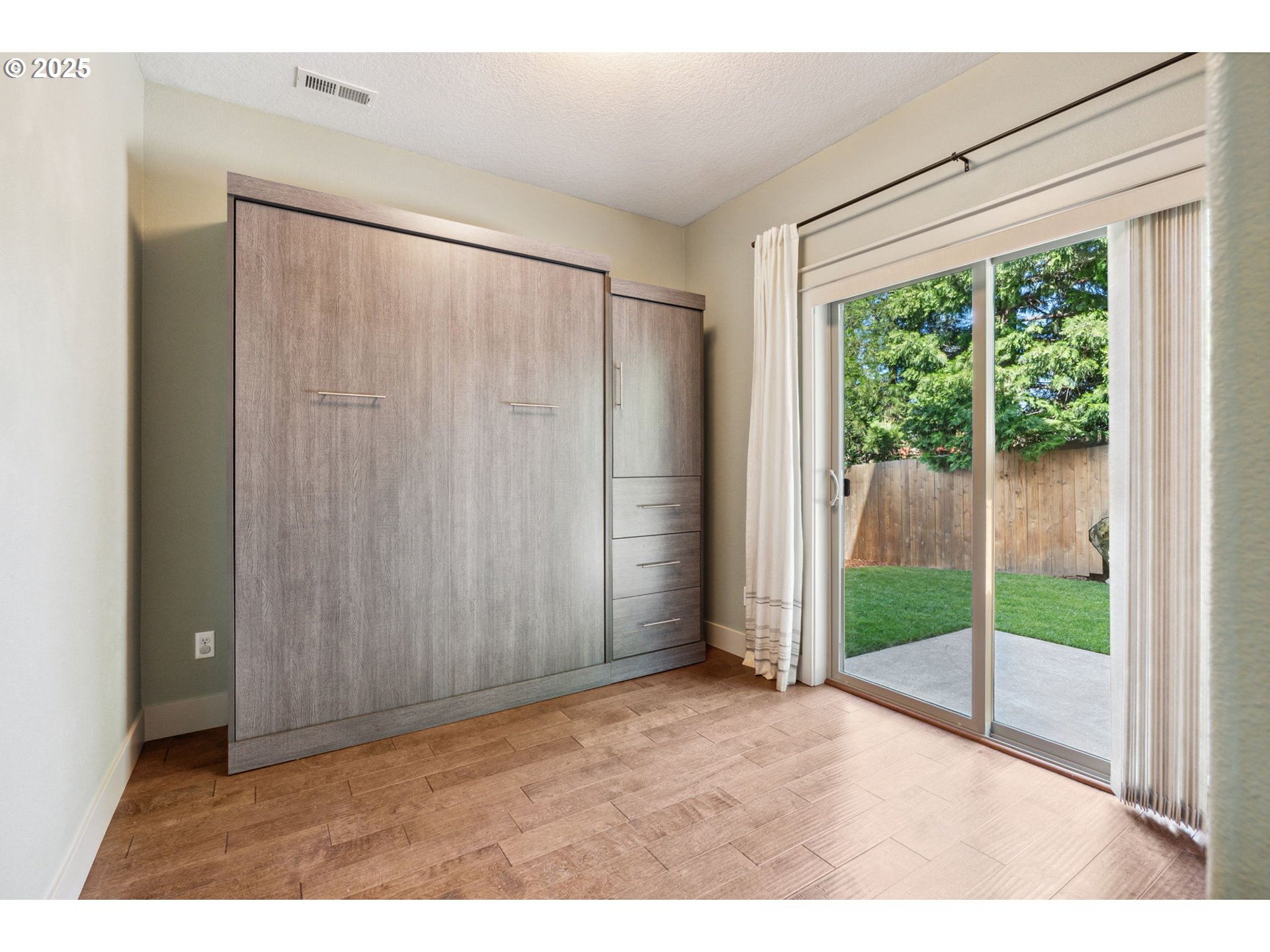 201 SELKIRK LN