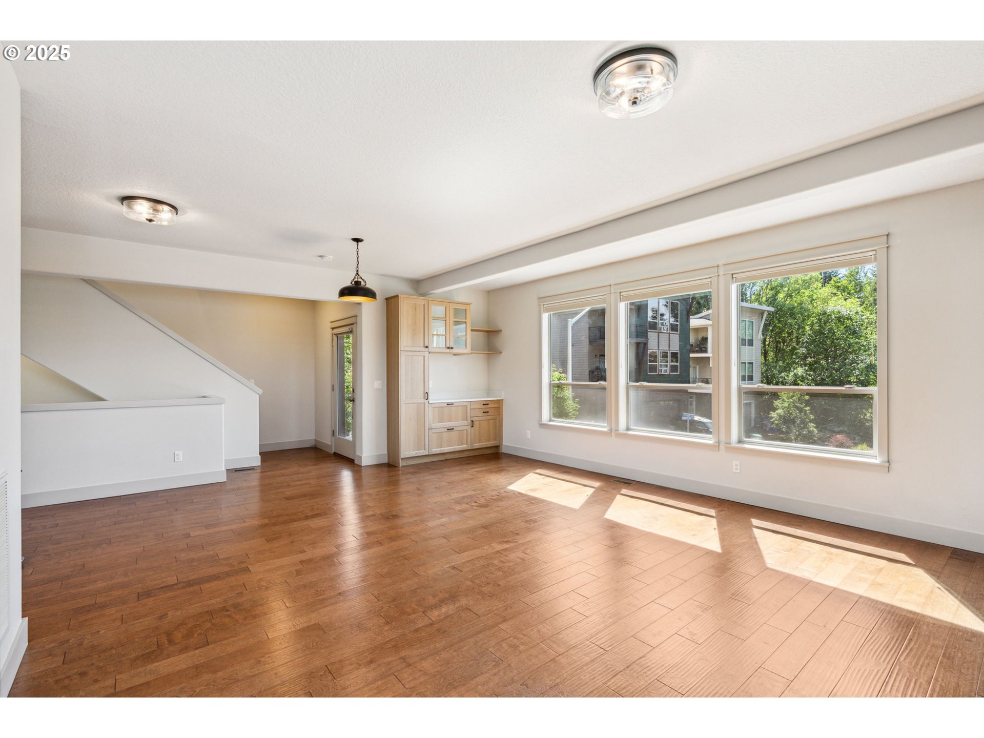 201 SELKIRK LN