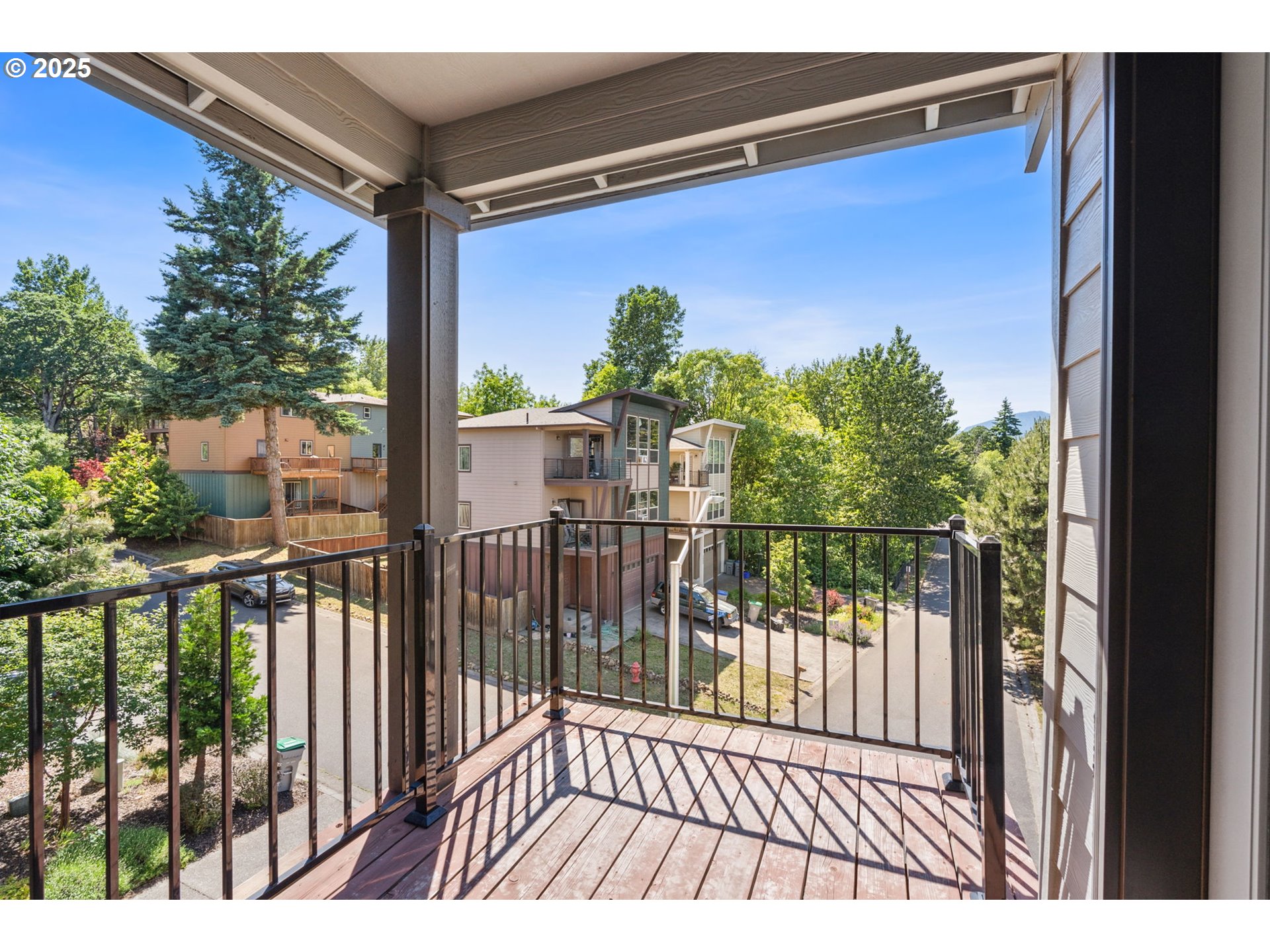 201 SELKIRK LN