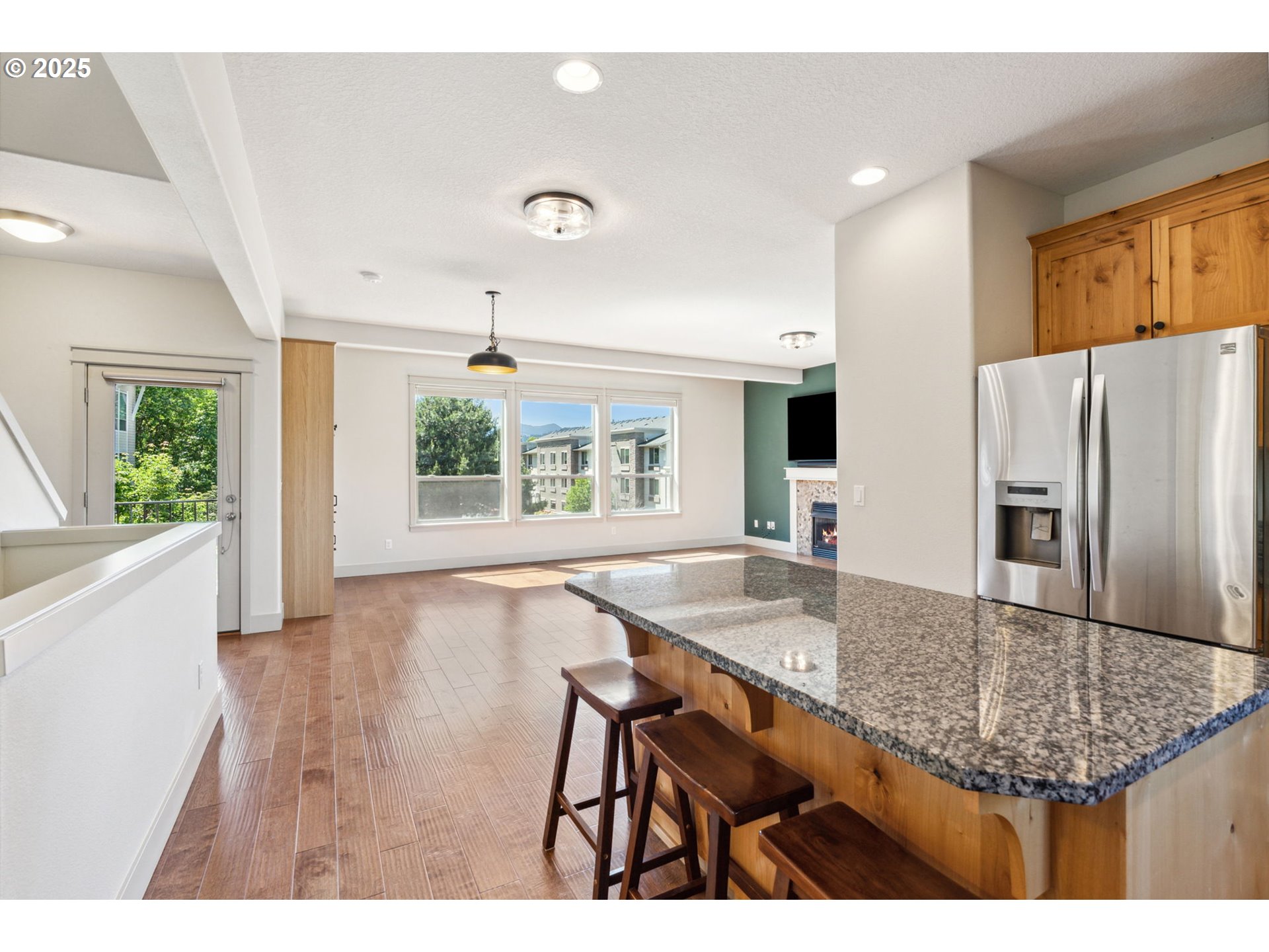 201 SELKIRK LN