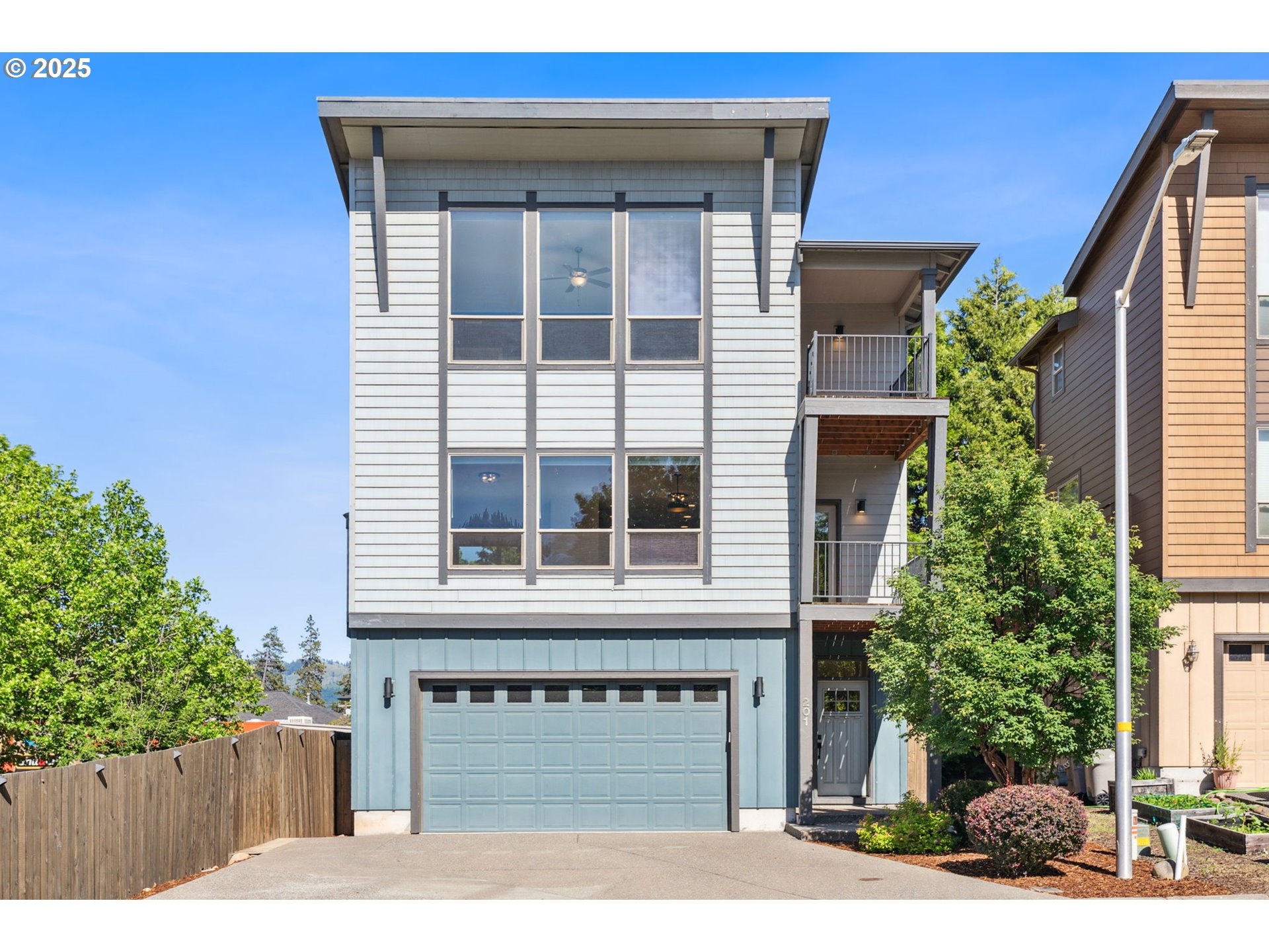 201 SELKIRK LN