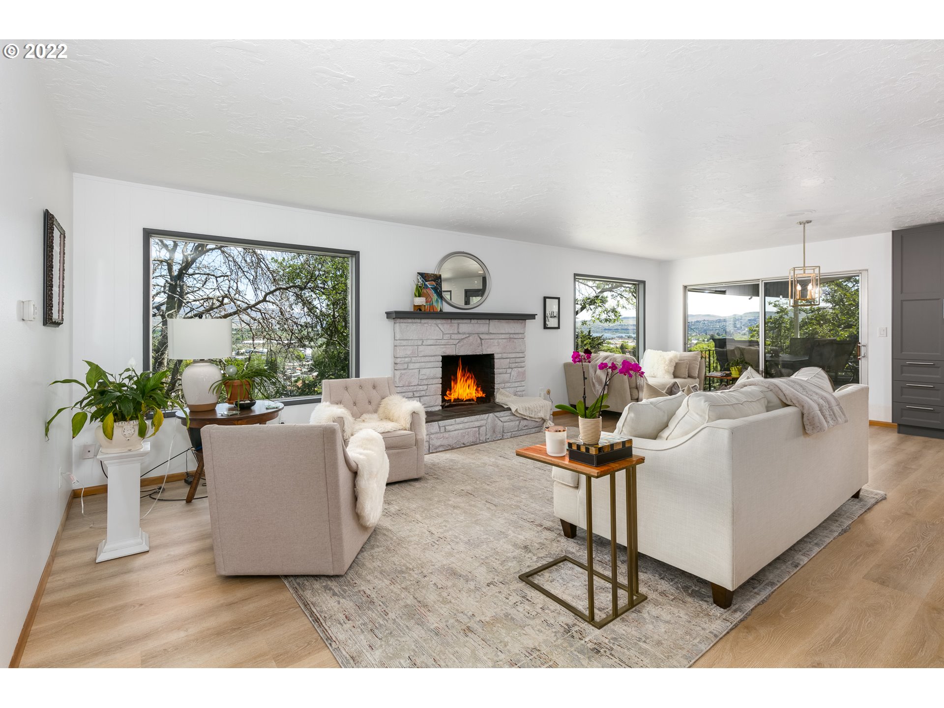 2115 W 13TH