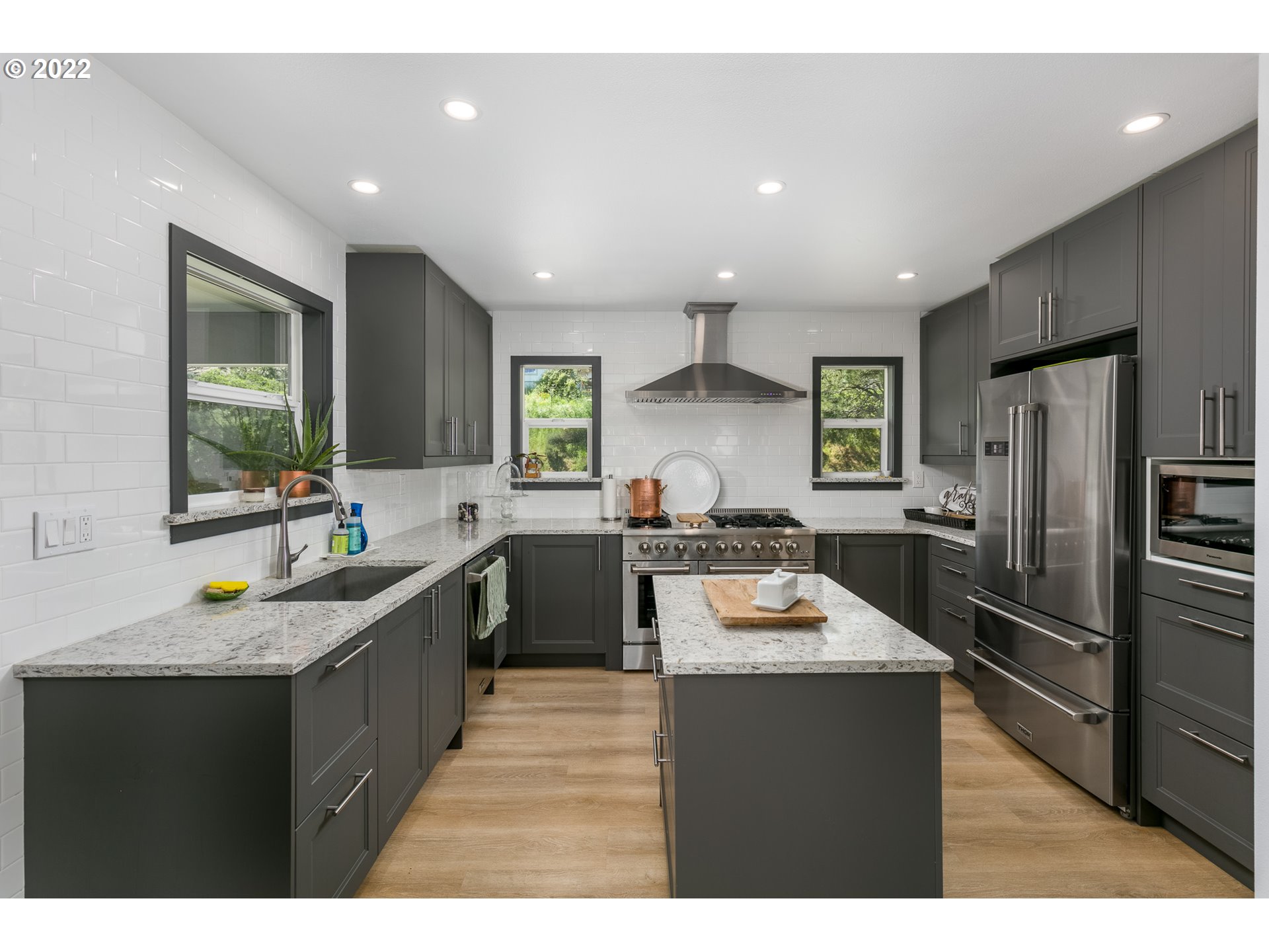 2115 W 13TH
