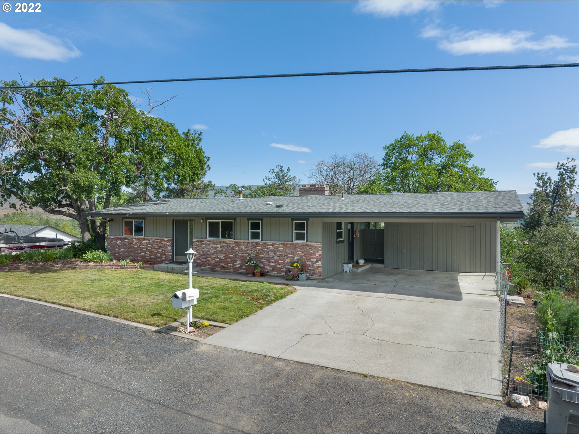 2115 W 13TH