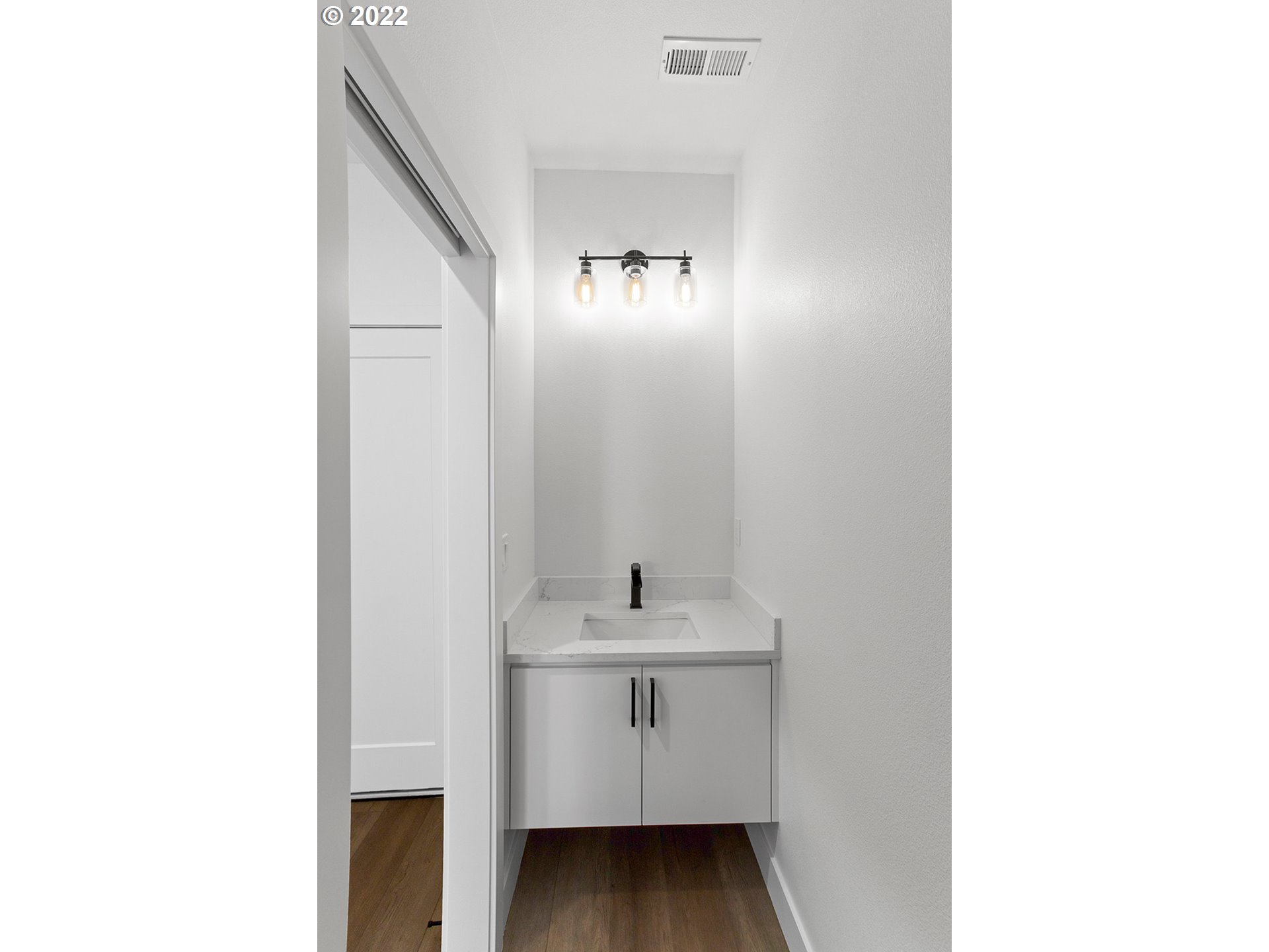 132 Southshore LN