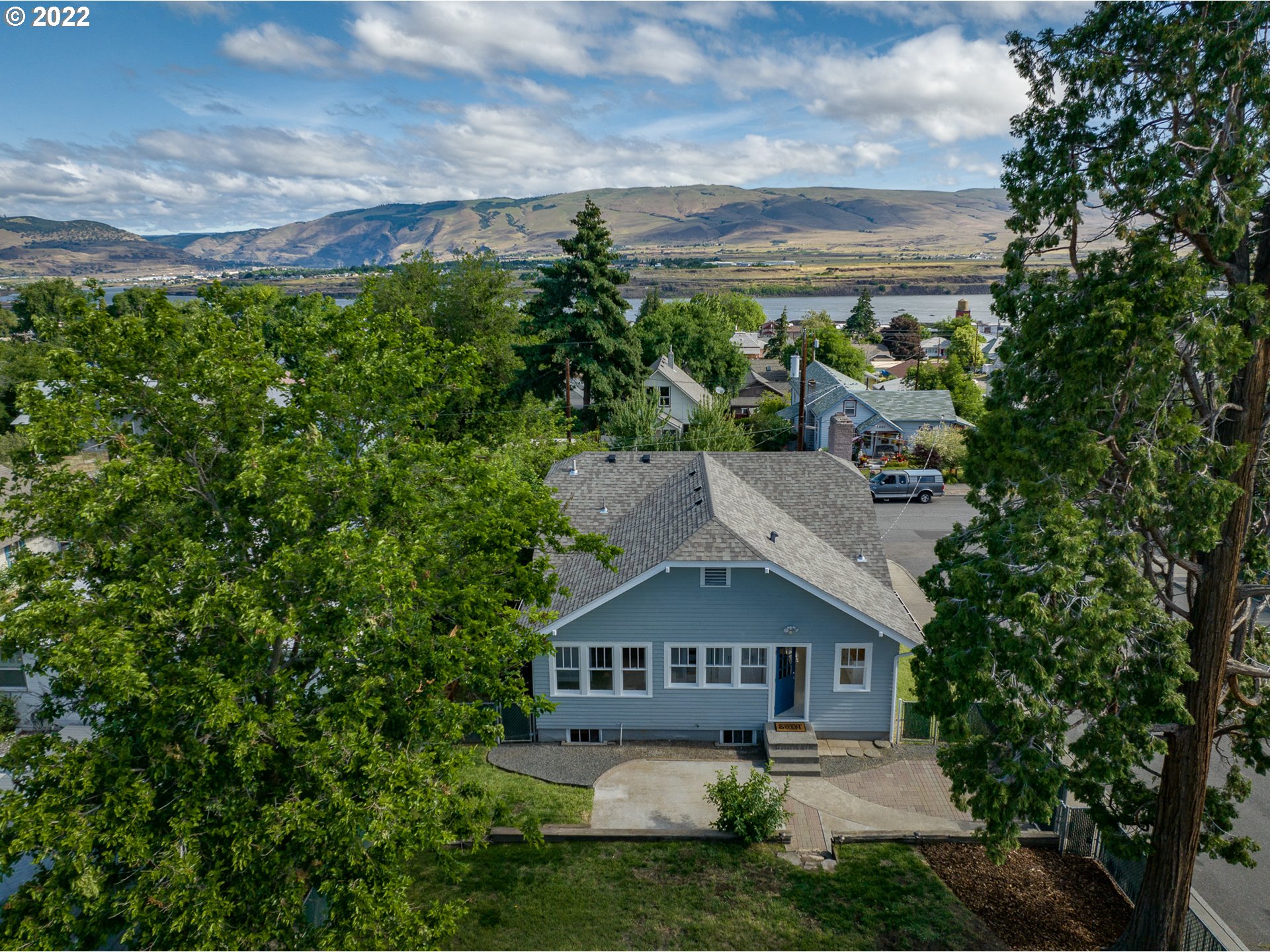 1218 E 11TH