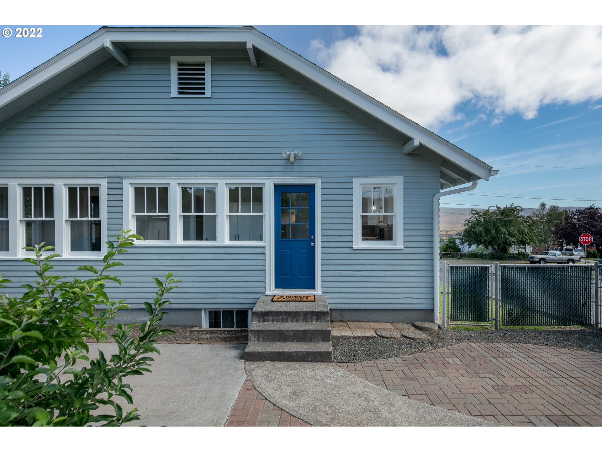 1218 E 11TH