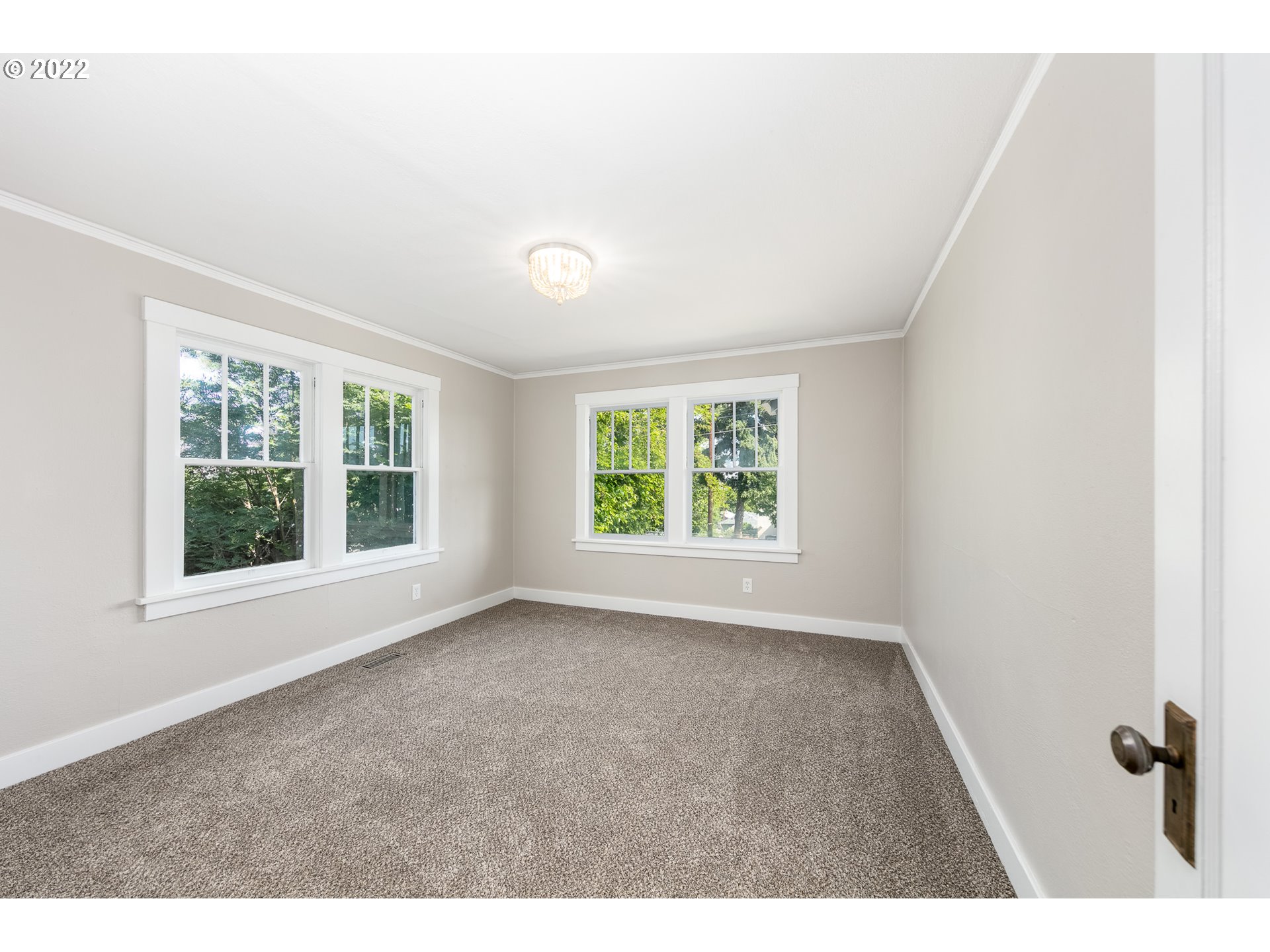 1218 E 11TH