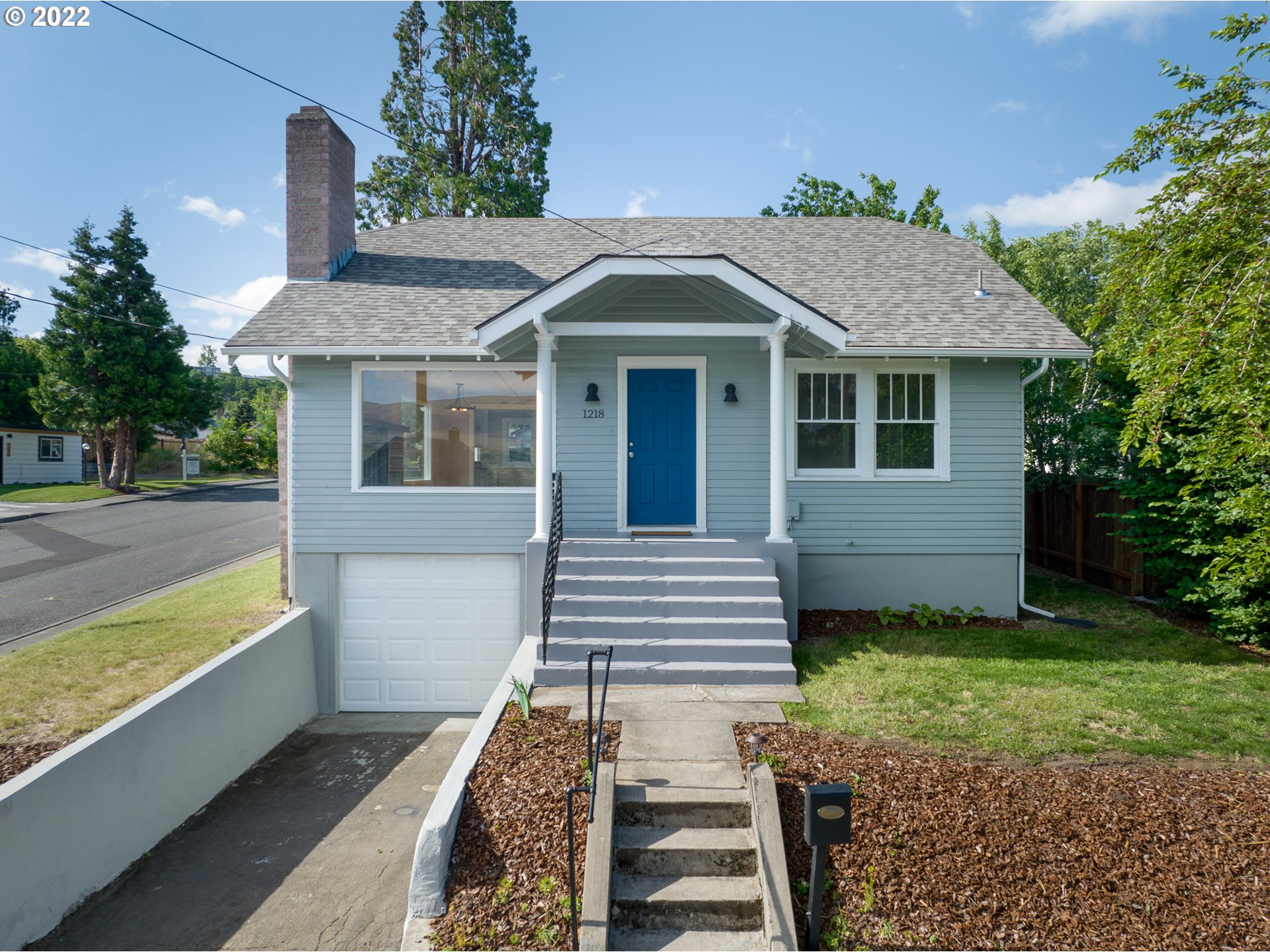 1218 E 11TH