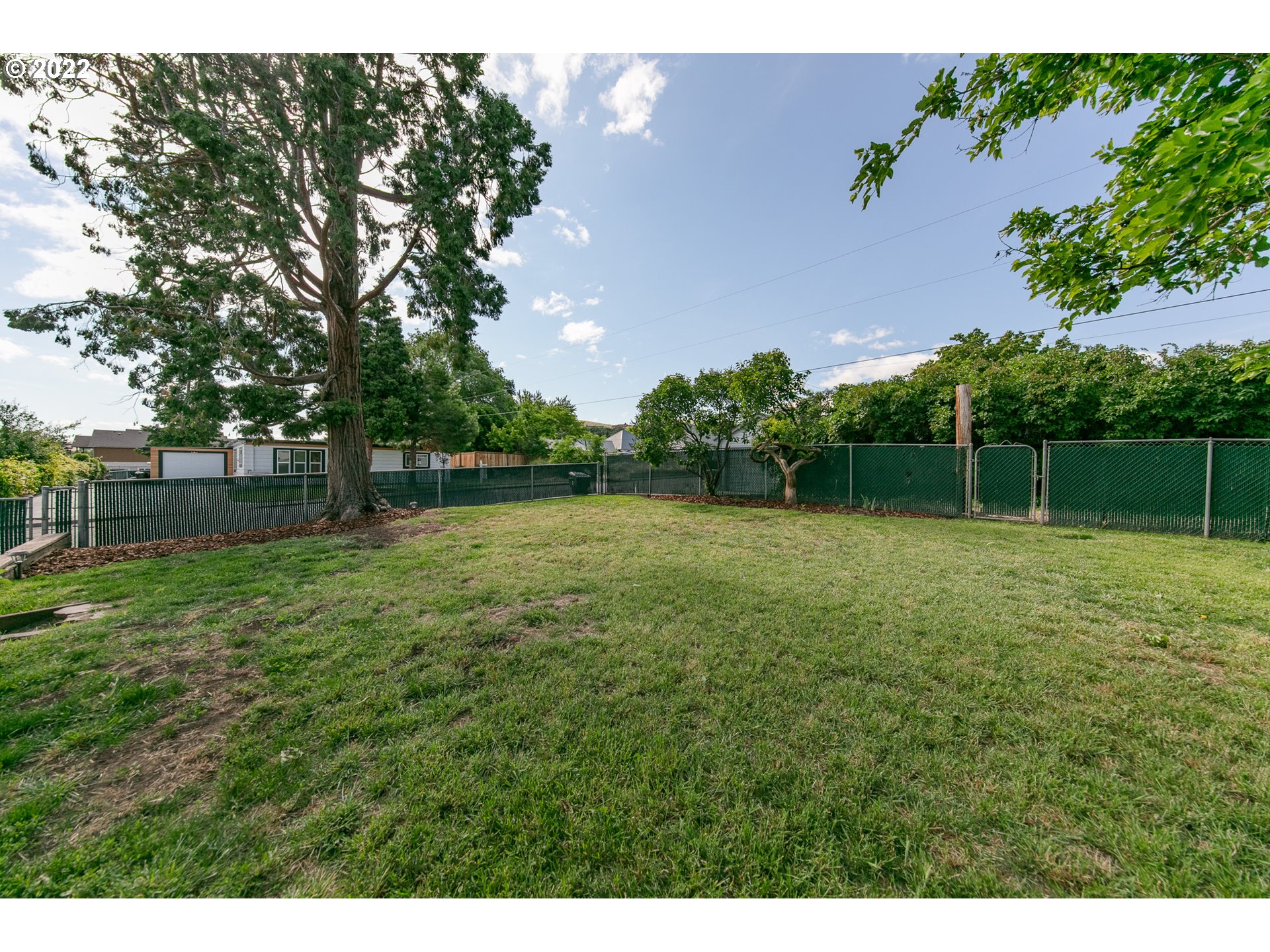 1218 E 11TH