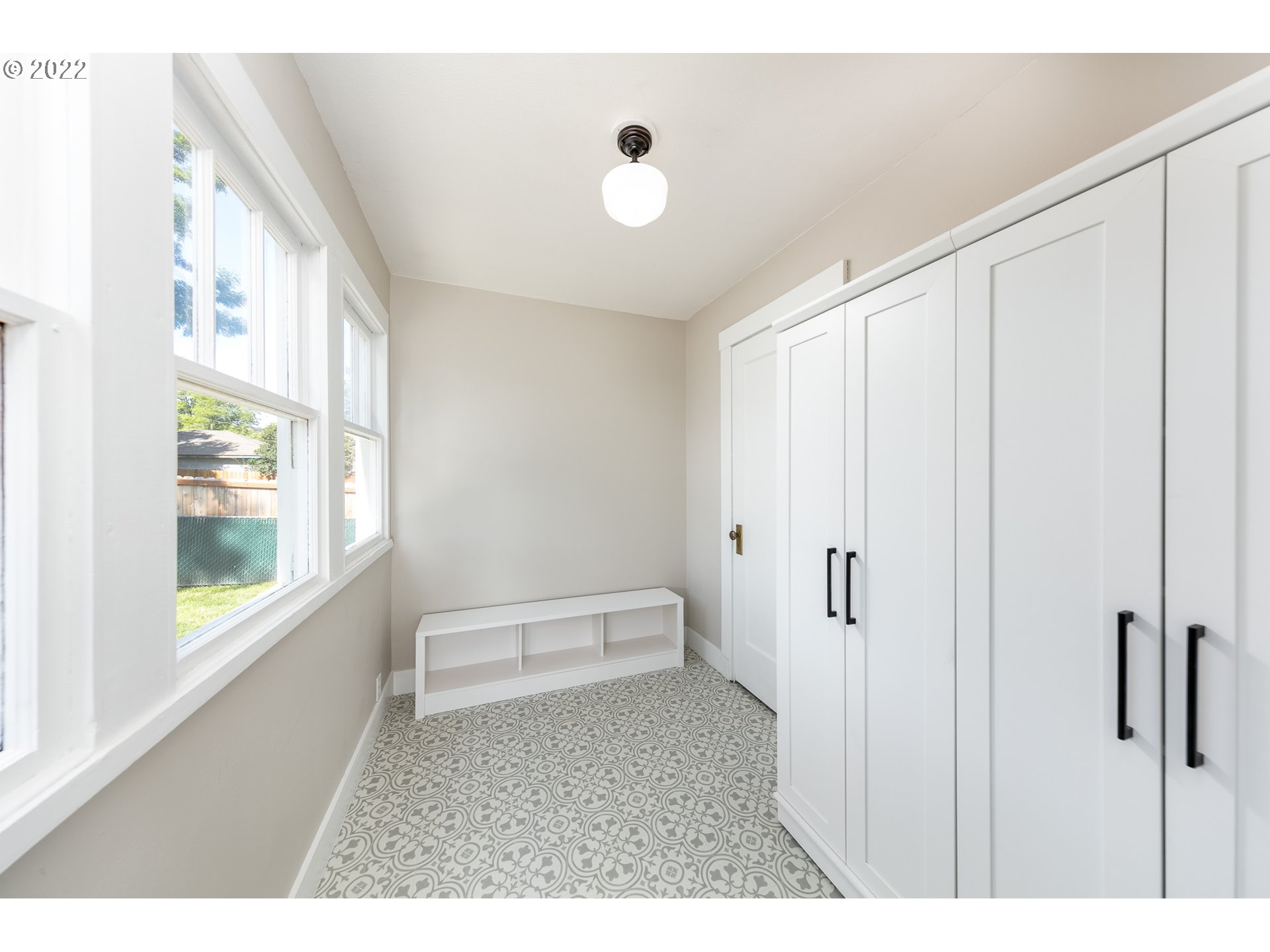 1218 E 11TH