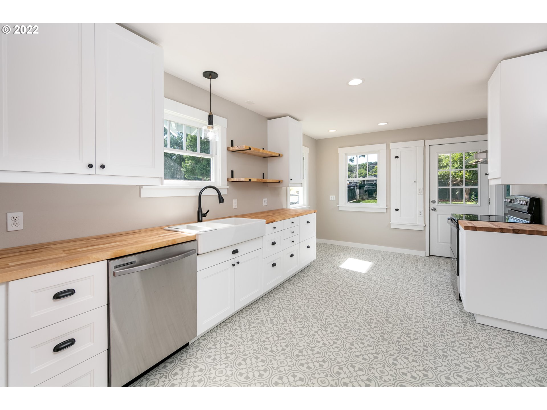 1218 E 11TH