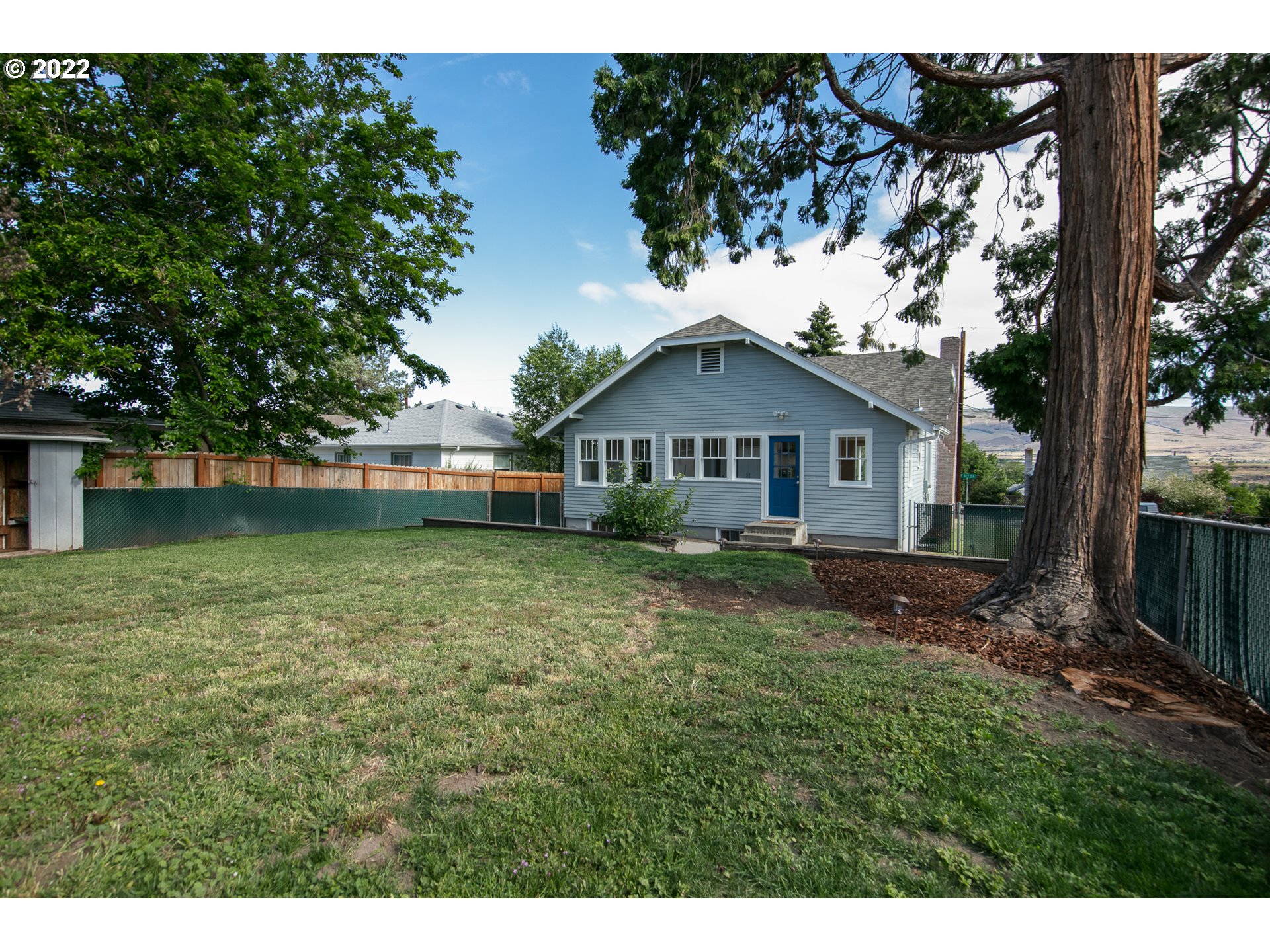 1218 E 11TH