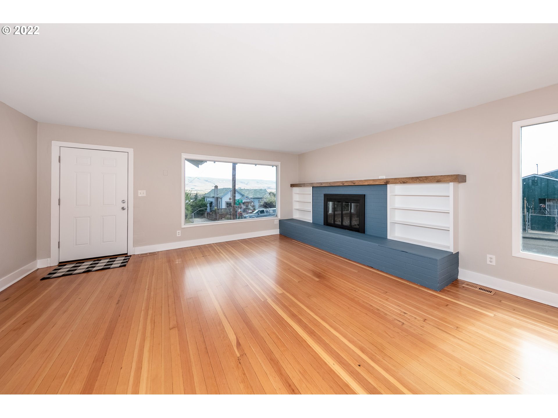 1218 E 11TH