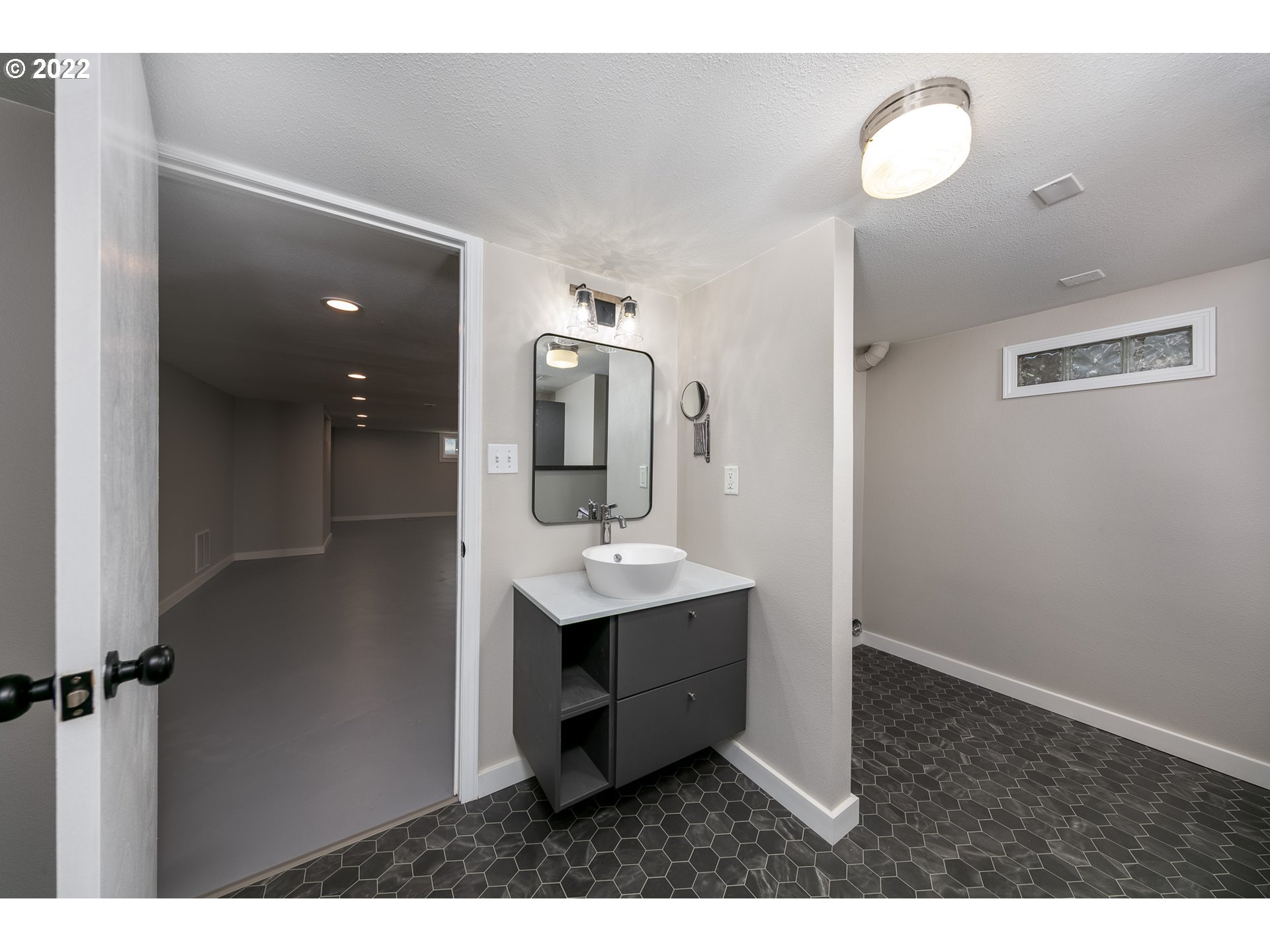 1218 E 11TH