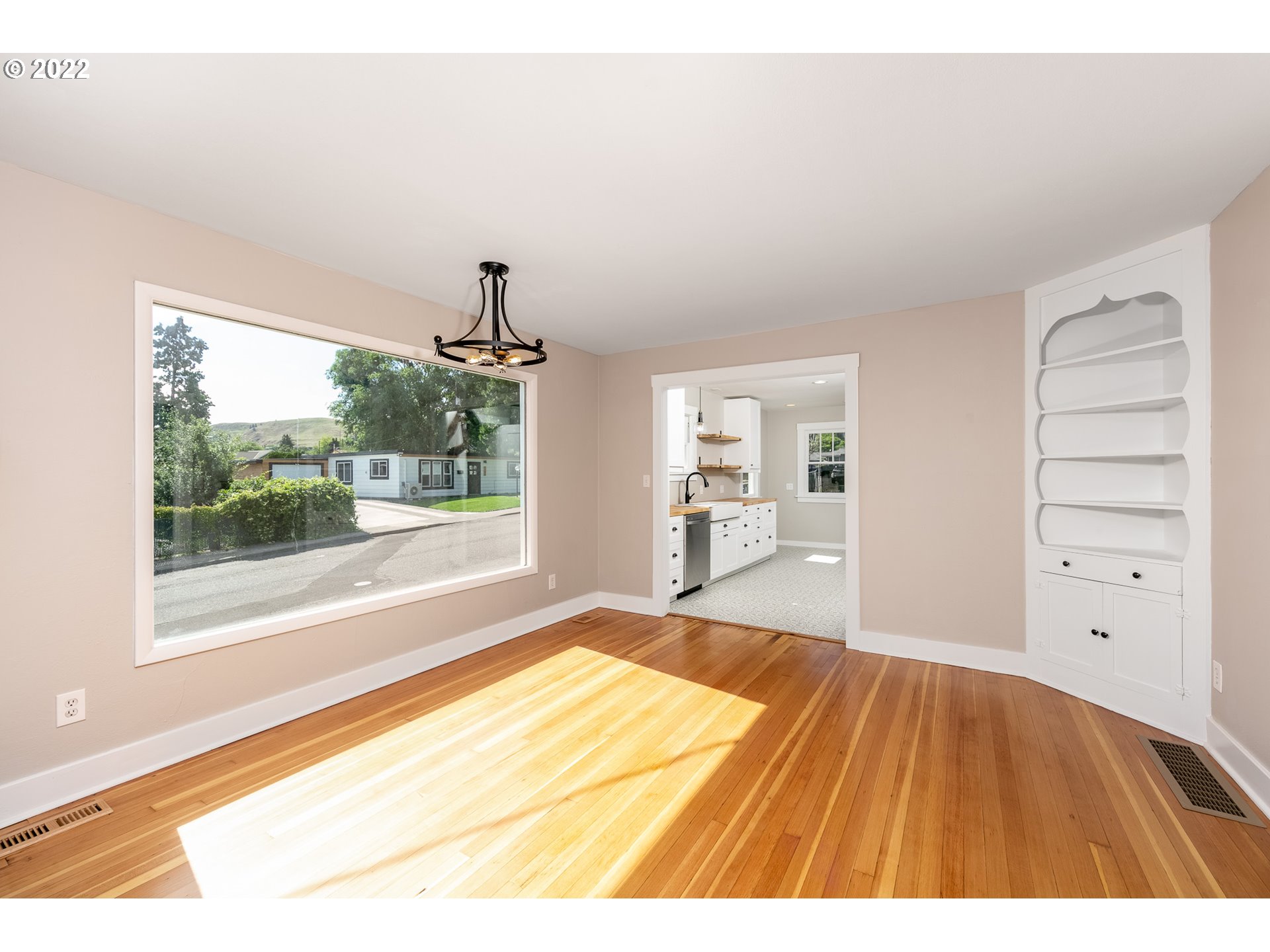1218 E 11TH