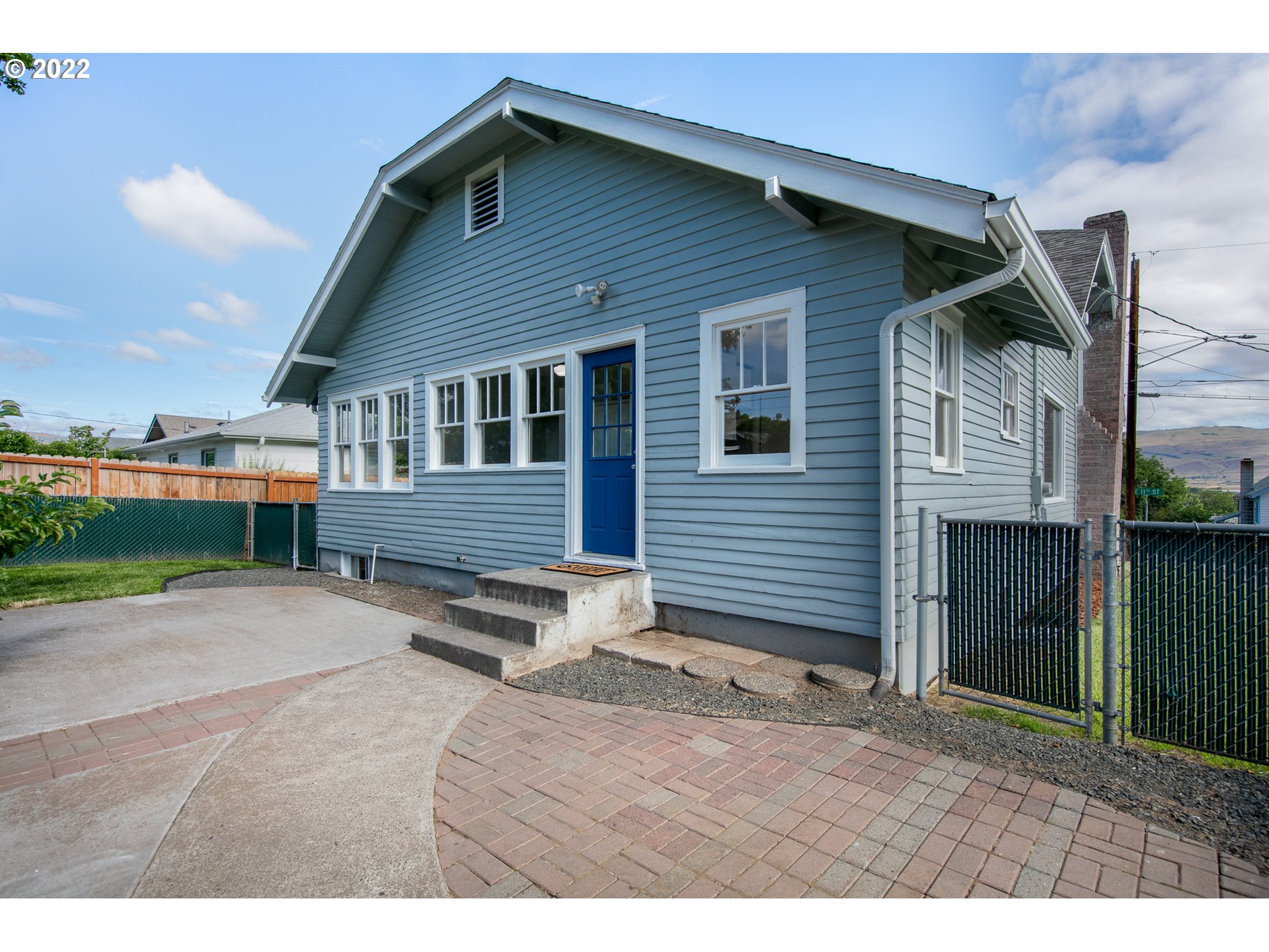 1218 E 11TH