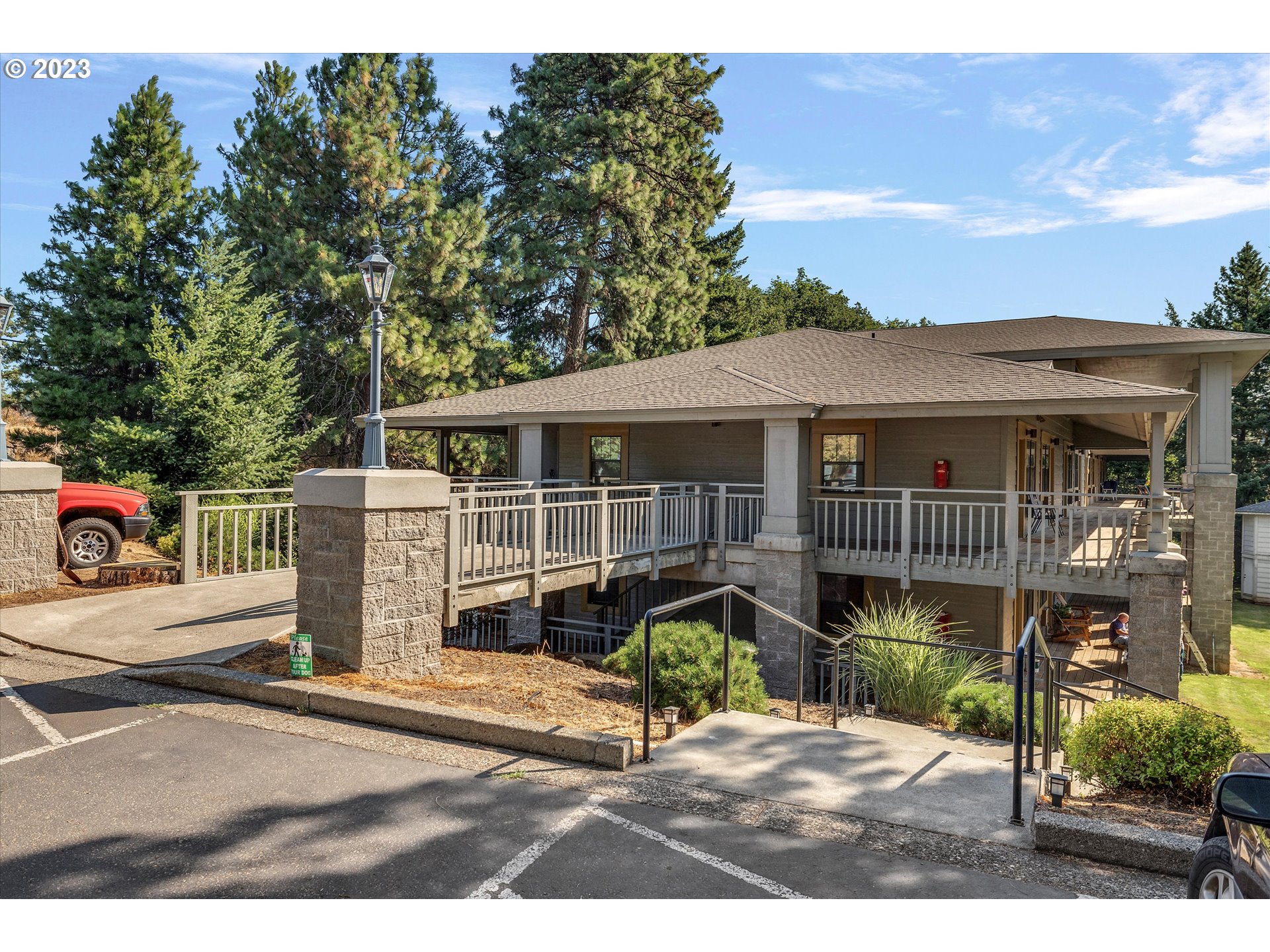 105 COUNTRY CLUB RD Unit: 12