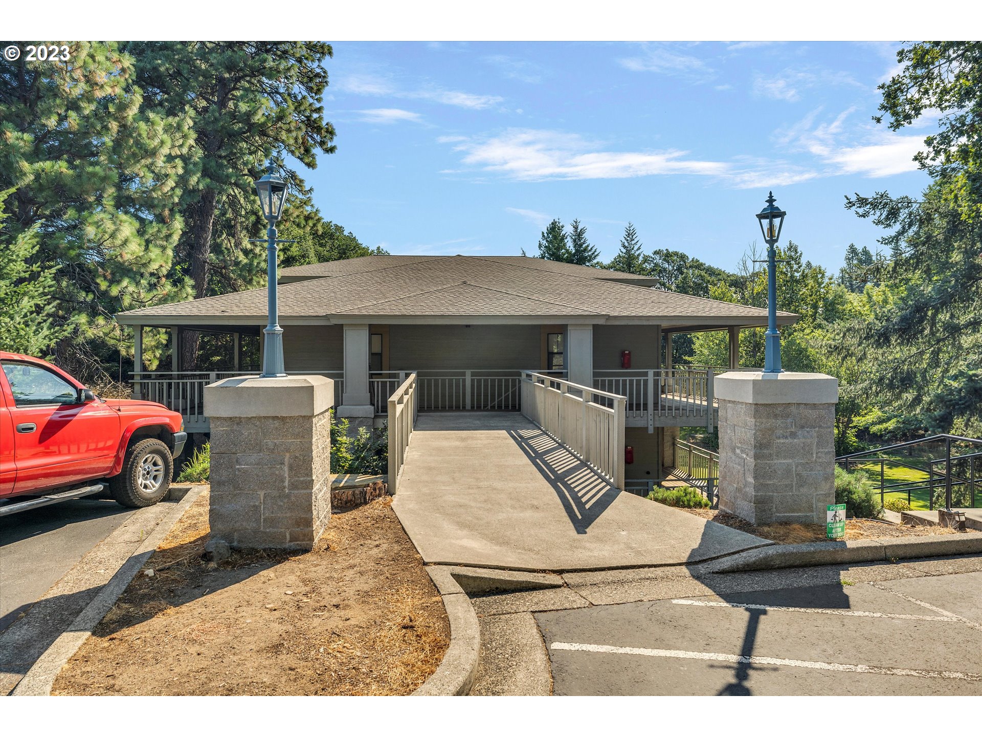 105 COUNTRY CLUB RD Unit: 12