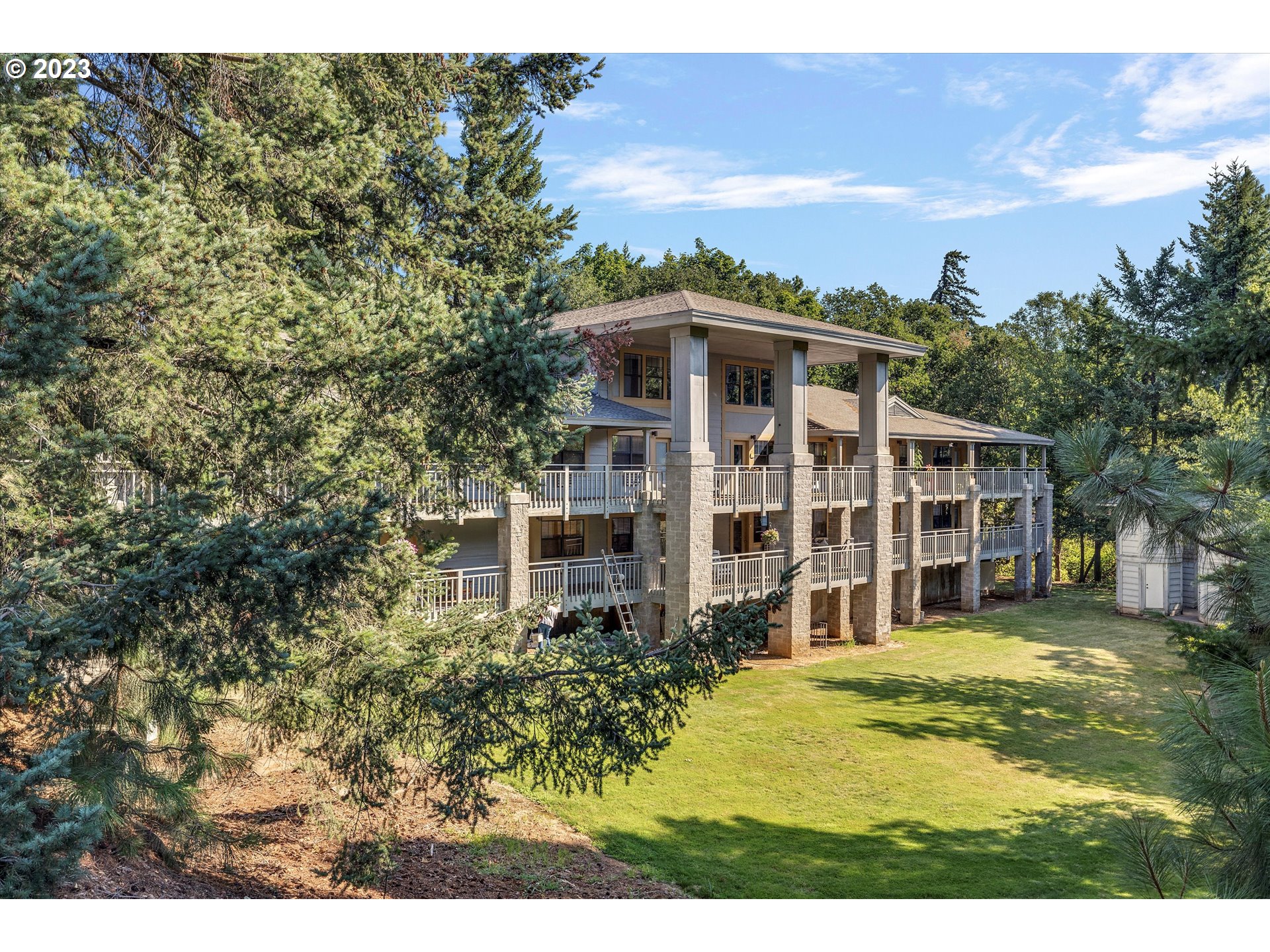 105 COUNTRY CLUB RD Unit: 12