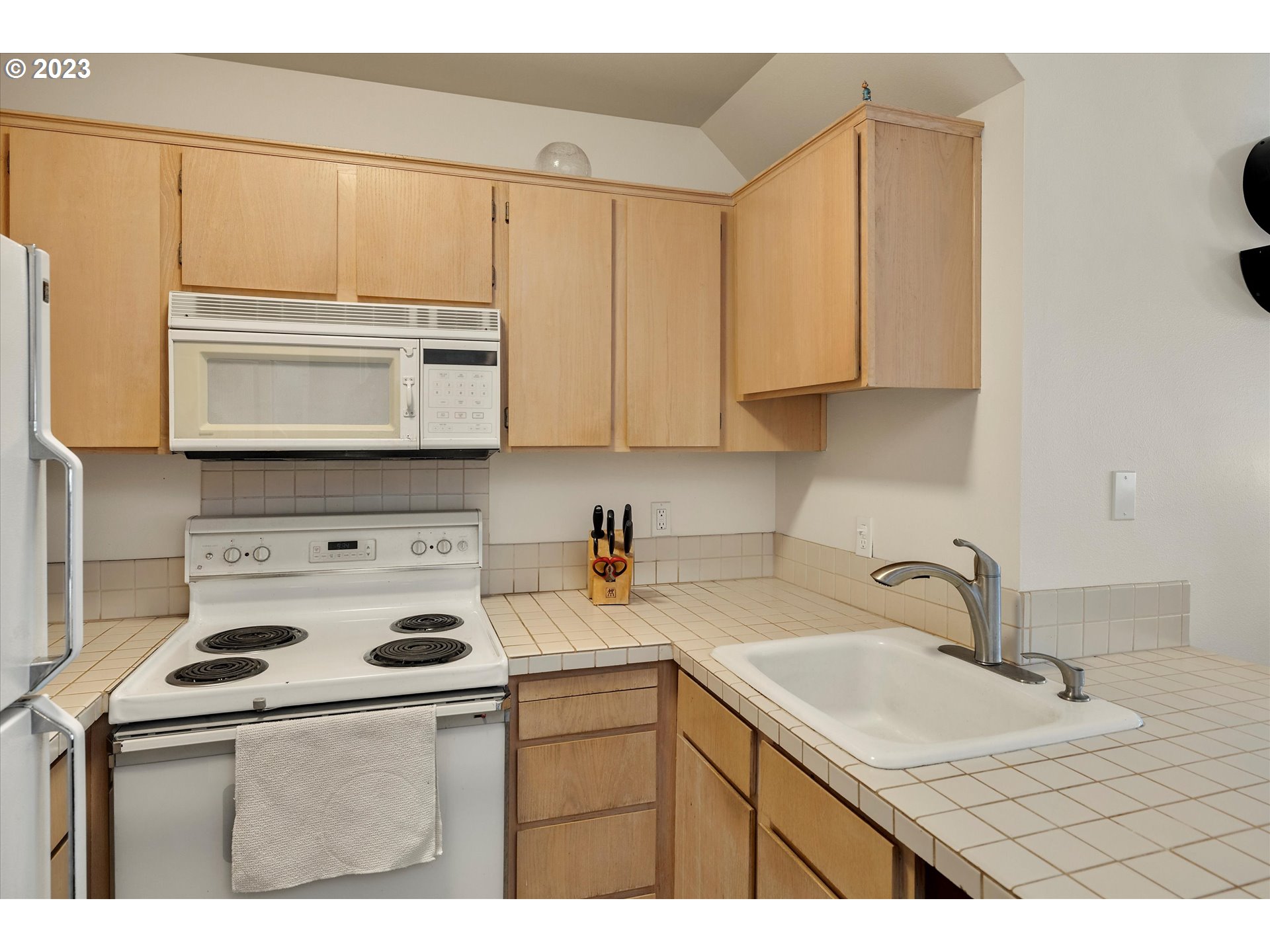 105 COUNTRY CLUB RD Unit: 12