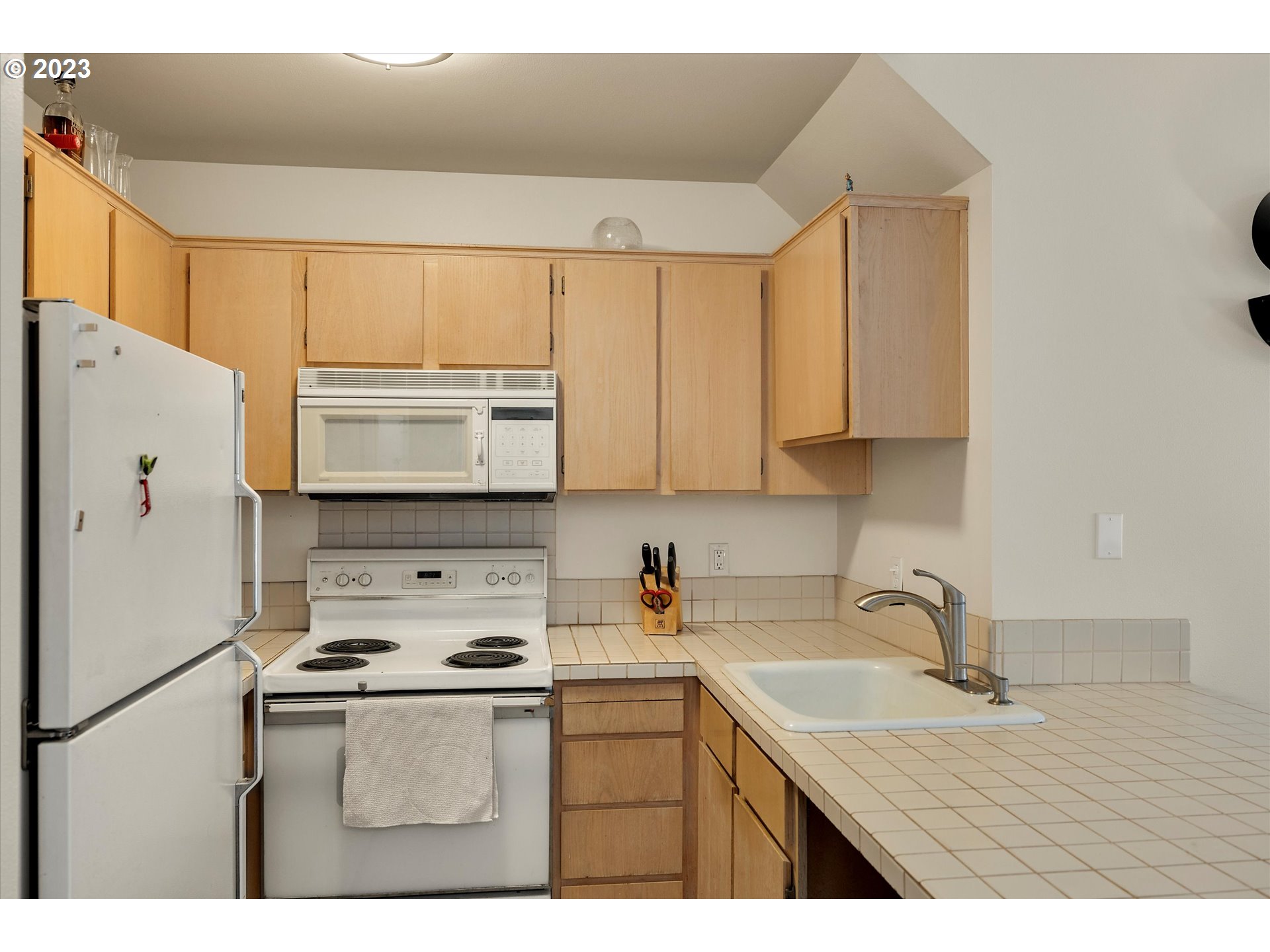105 COUNTRY CLUB RD Unit: 12