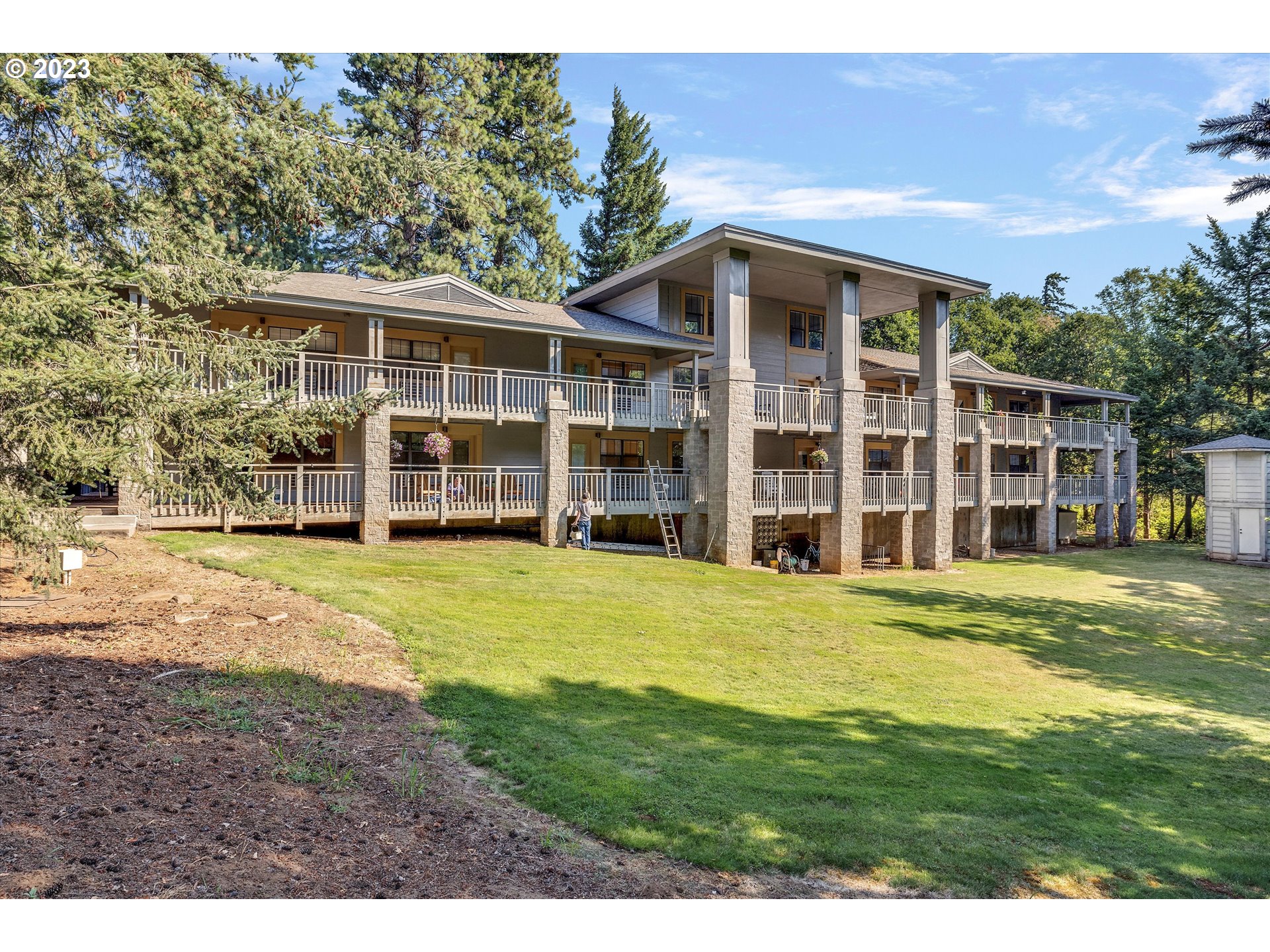 105 COUNTRY CLUB RD Unit: 12