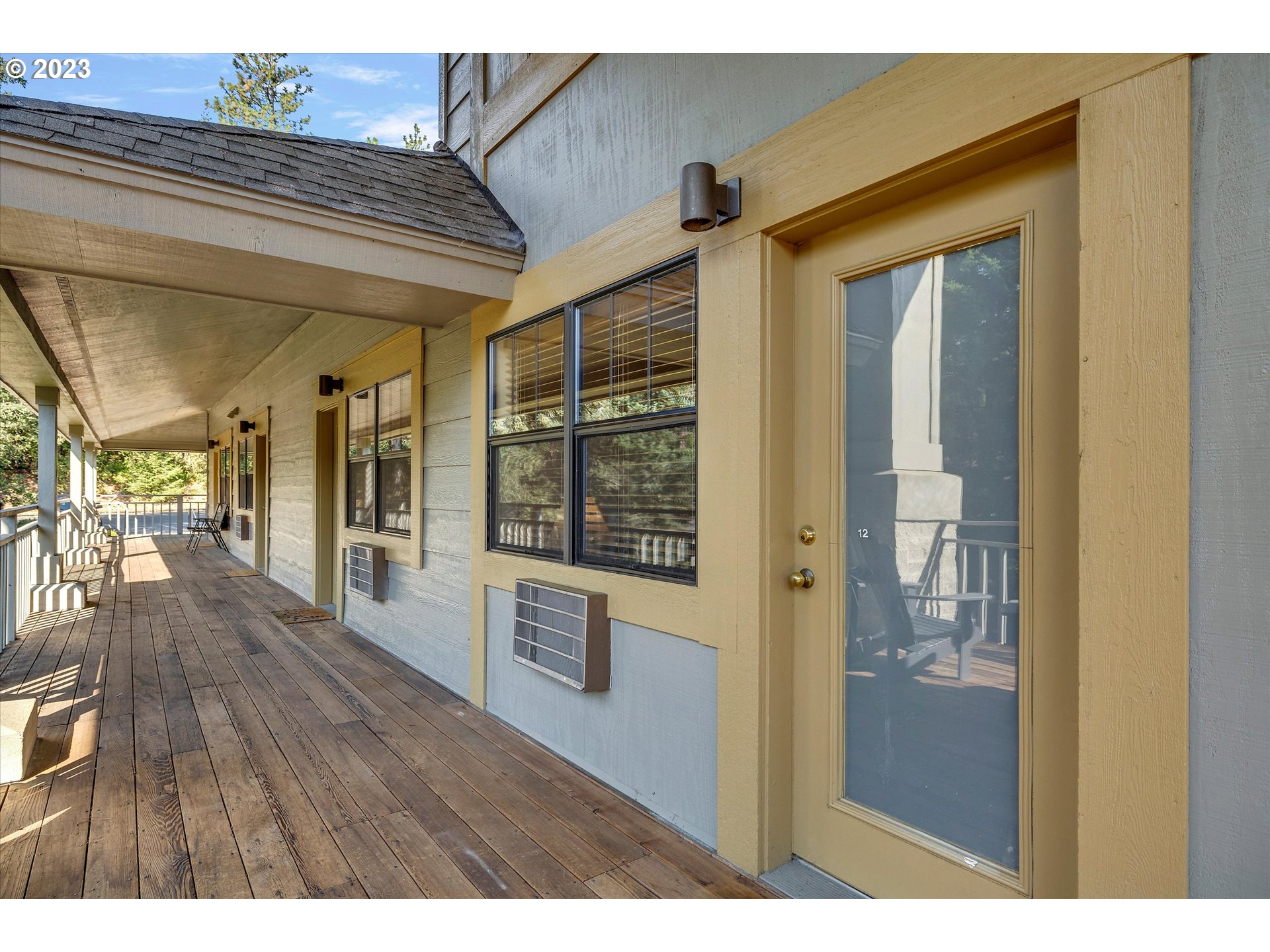 105 COUNTRY CLUB RD Unit: 12