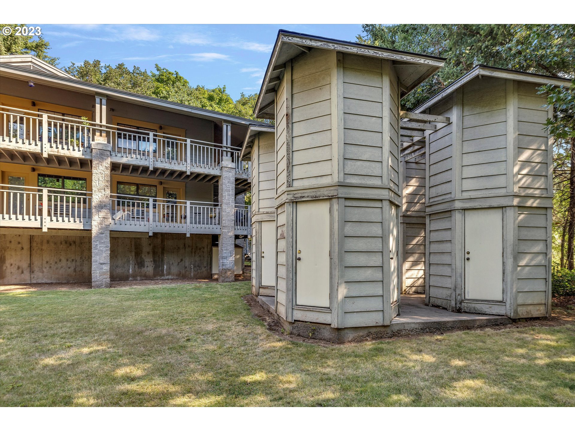105 COUNTRY CLUB RD Unit: 12