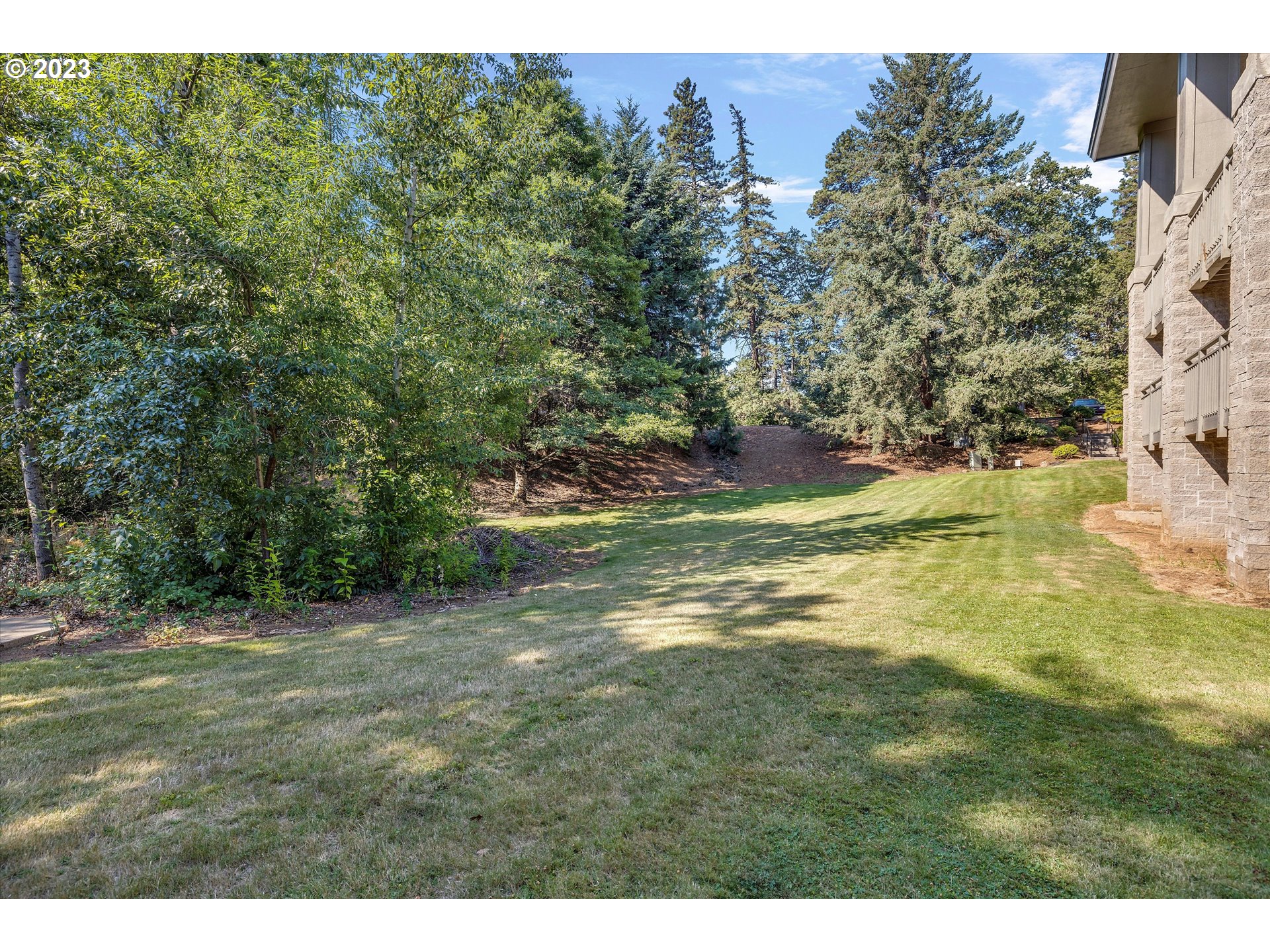105 COUNTRY CLUB RD Unit: 12