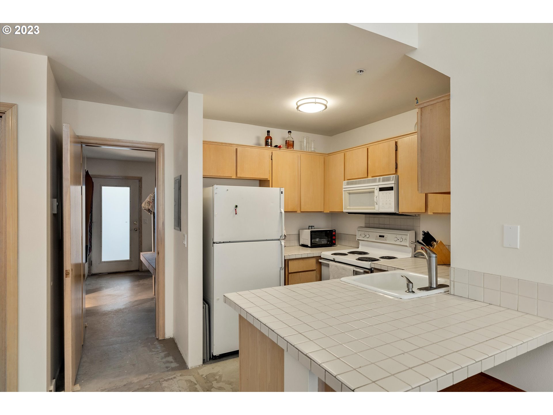 105 COUNTRY CLUB RD Unit: 12