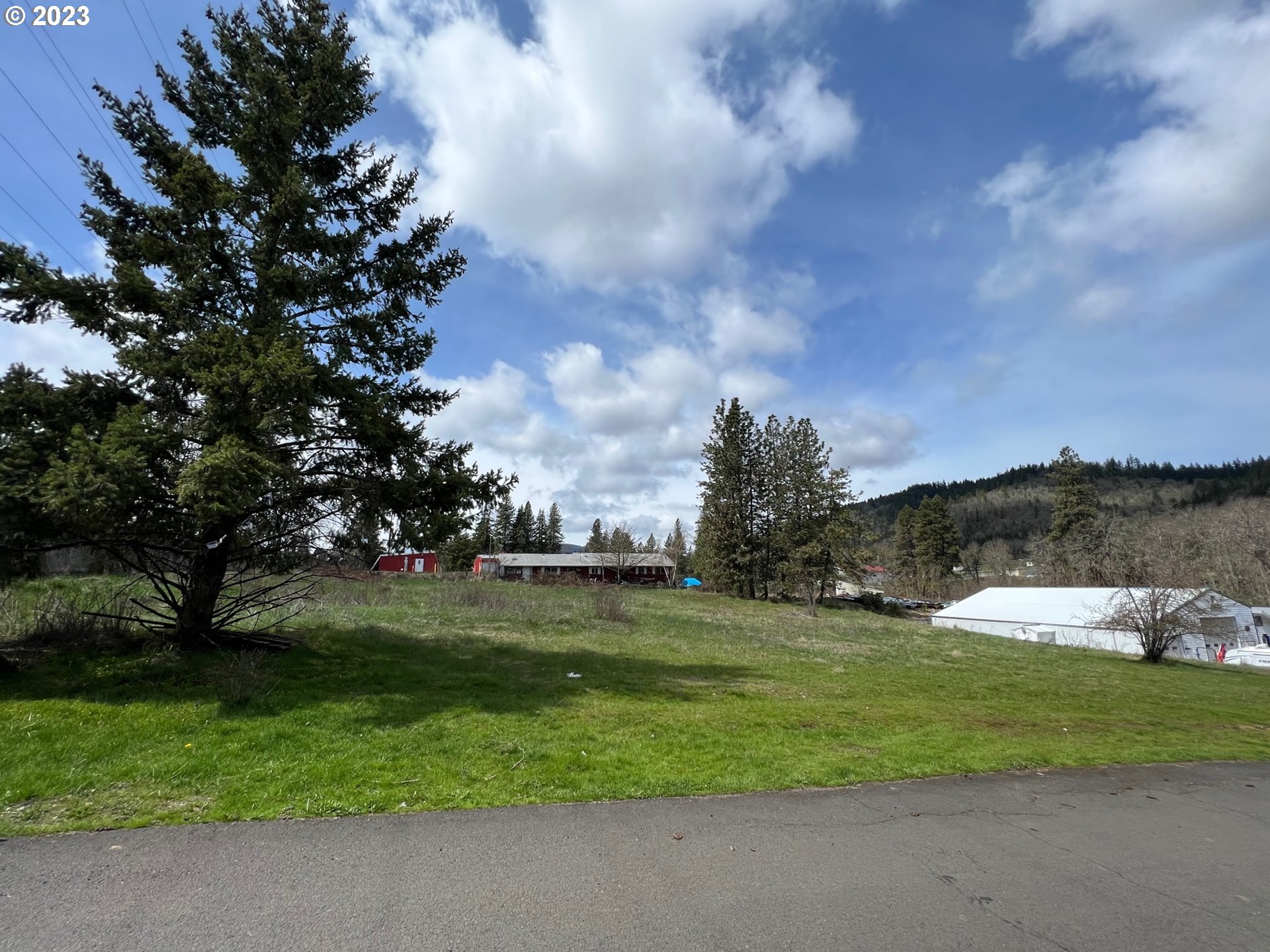 1311 GREEN TREE LN