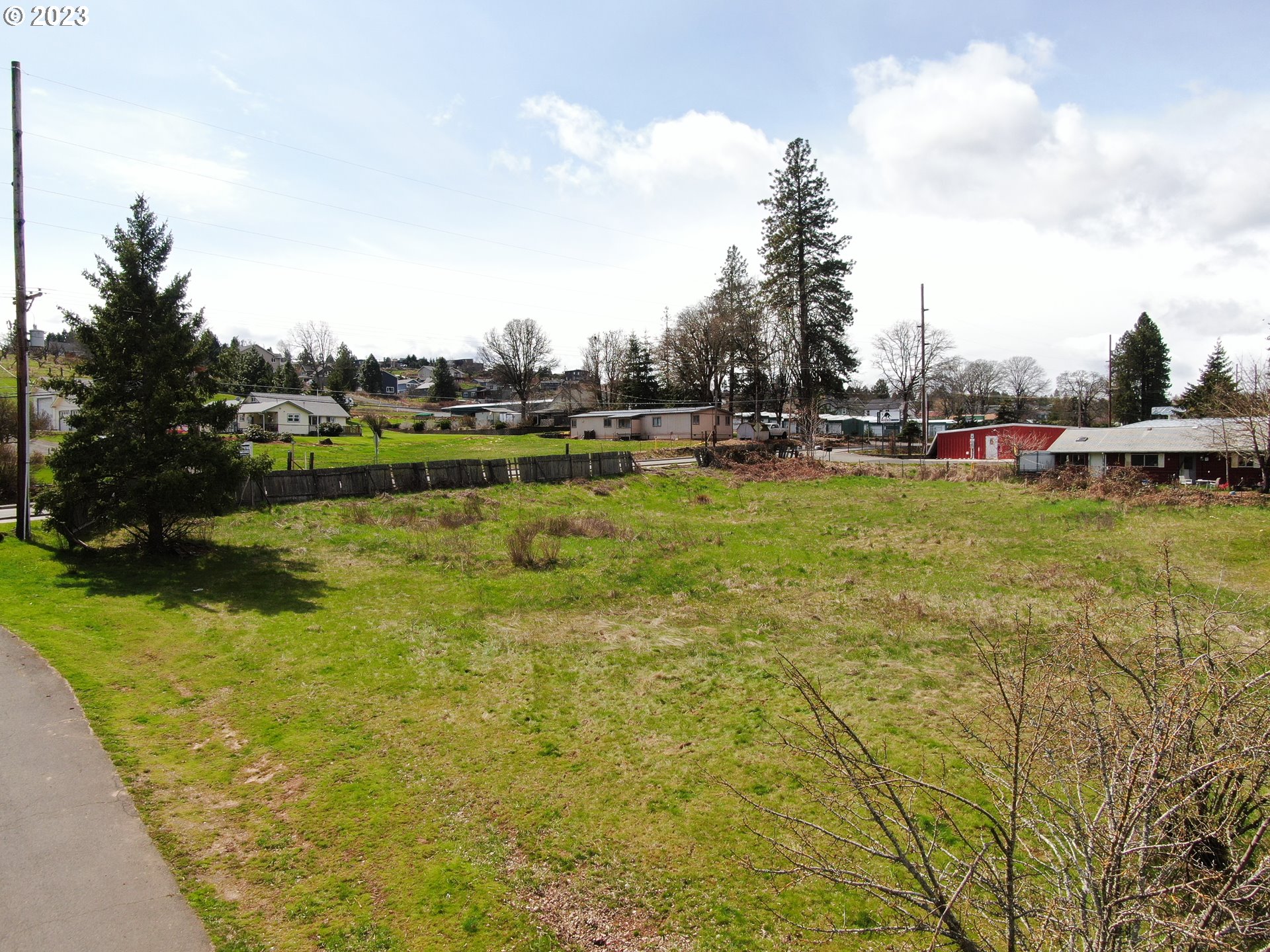 1311 GREEN TREE LN