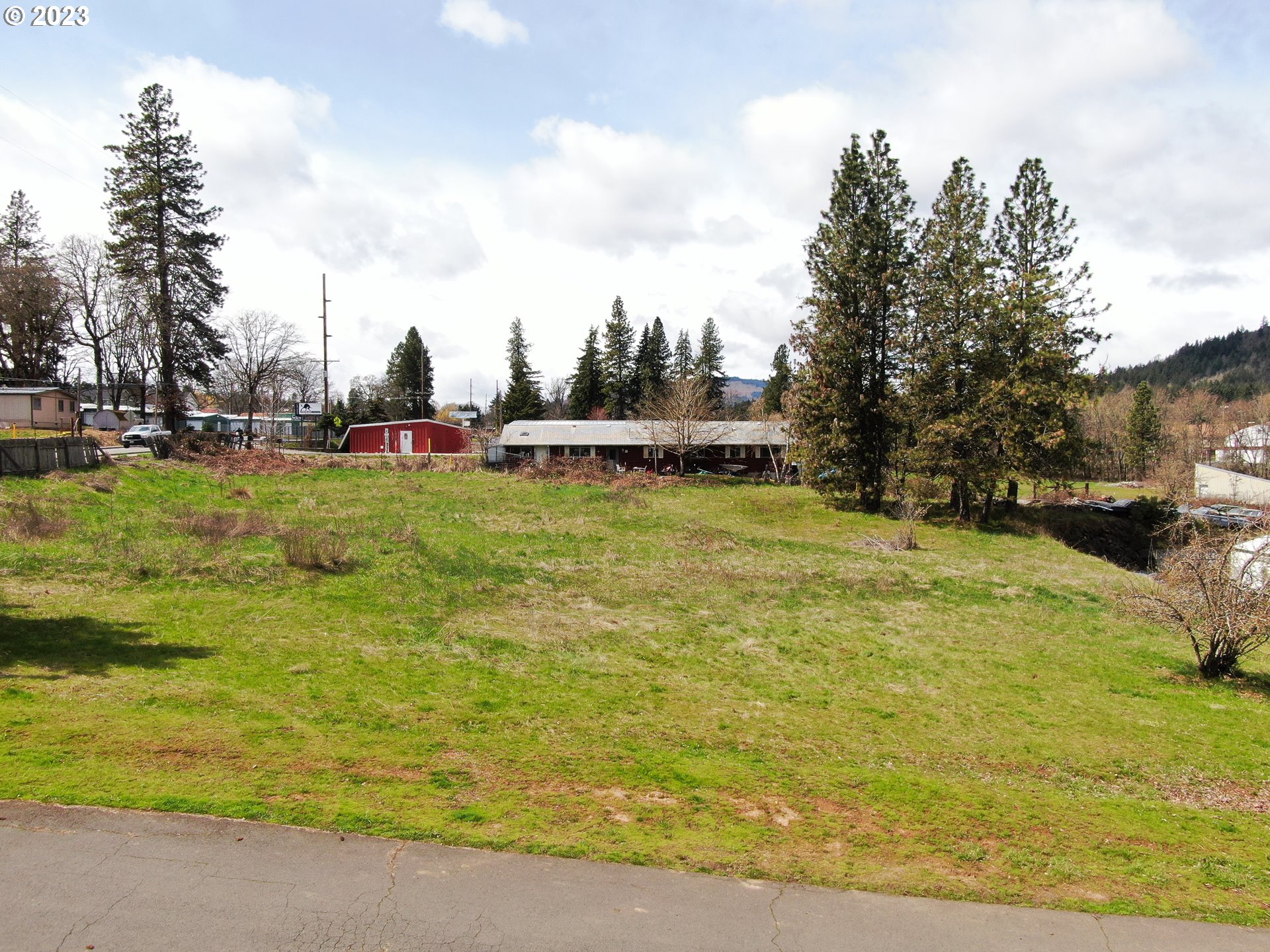 1311 GREEN TREE LN