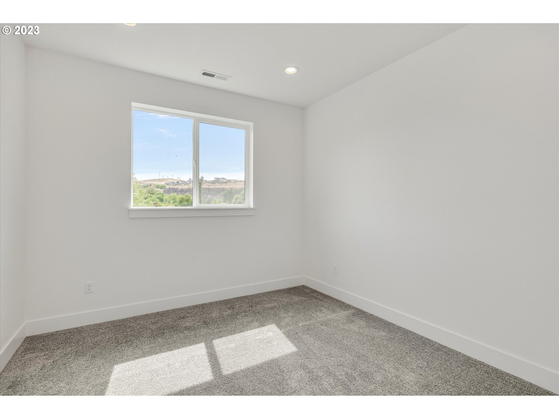 157 SOUTHSHORE AVE