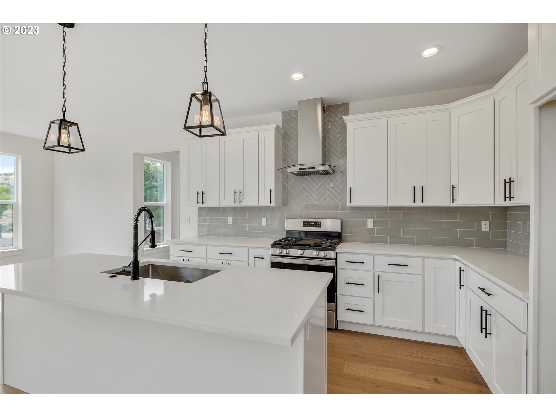 157 SOUTHSHORE AVE