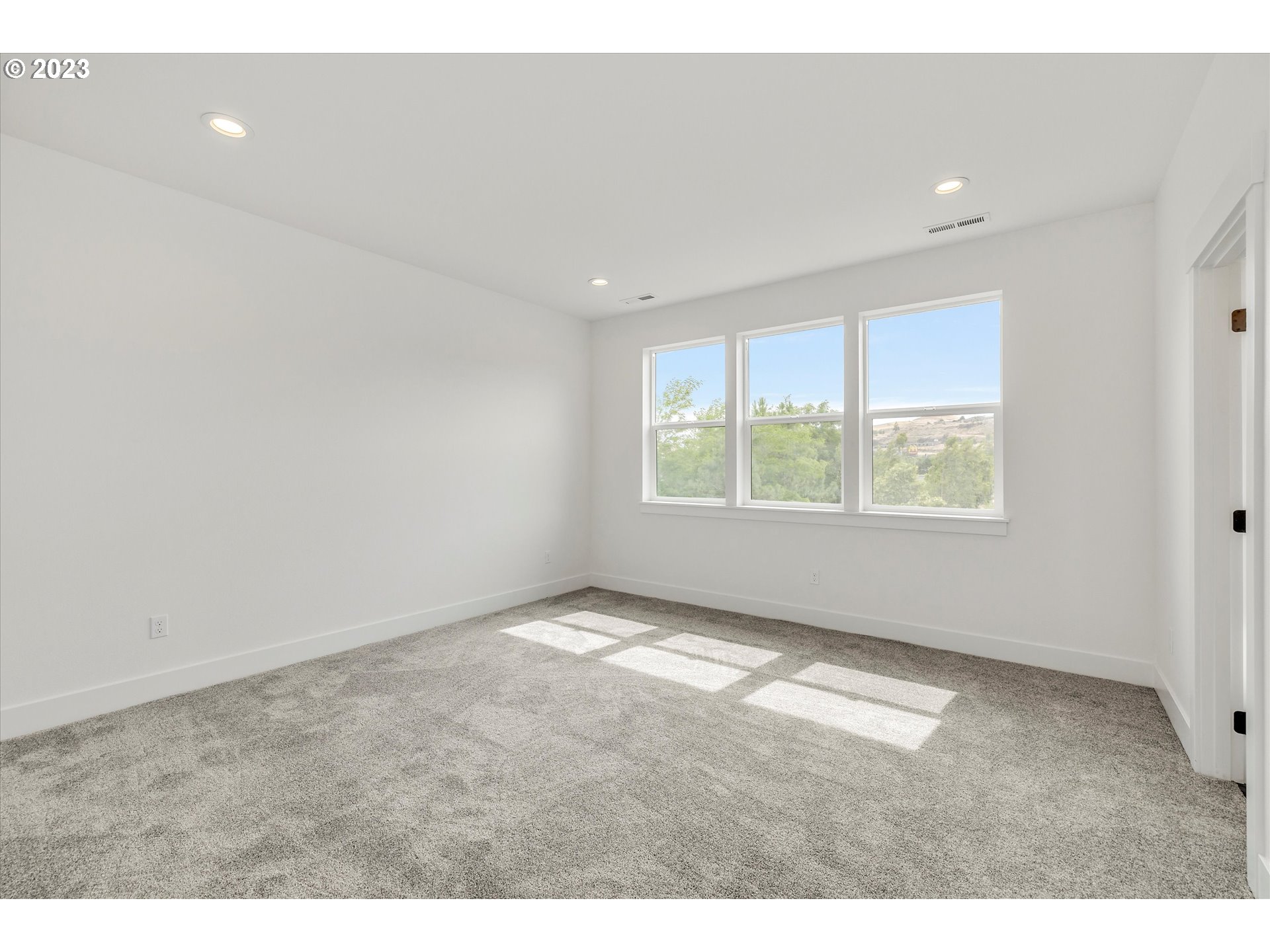 157 SOUTHSHORE AVE