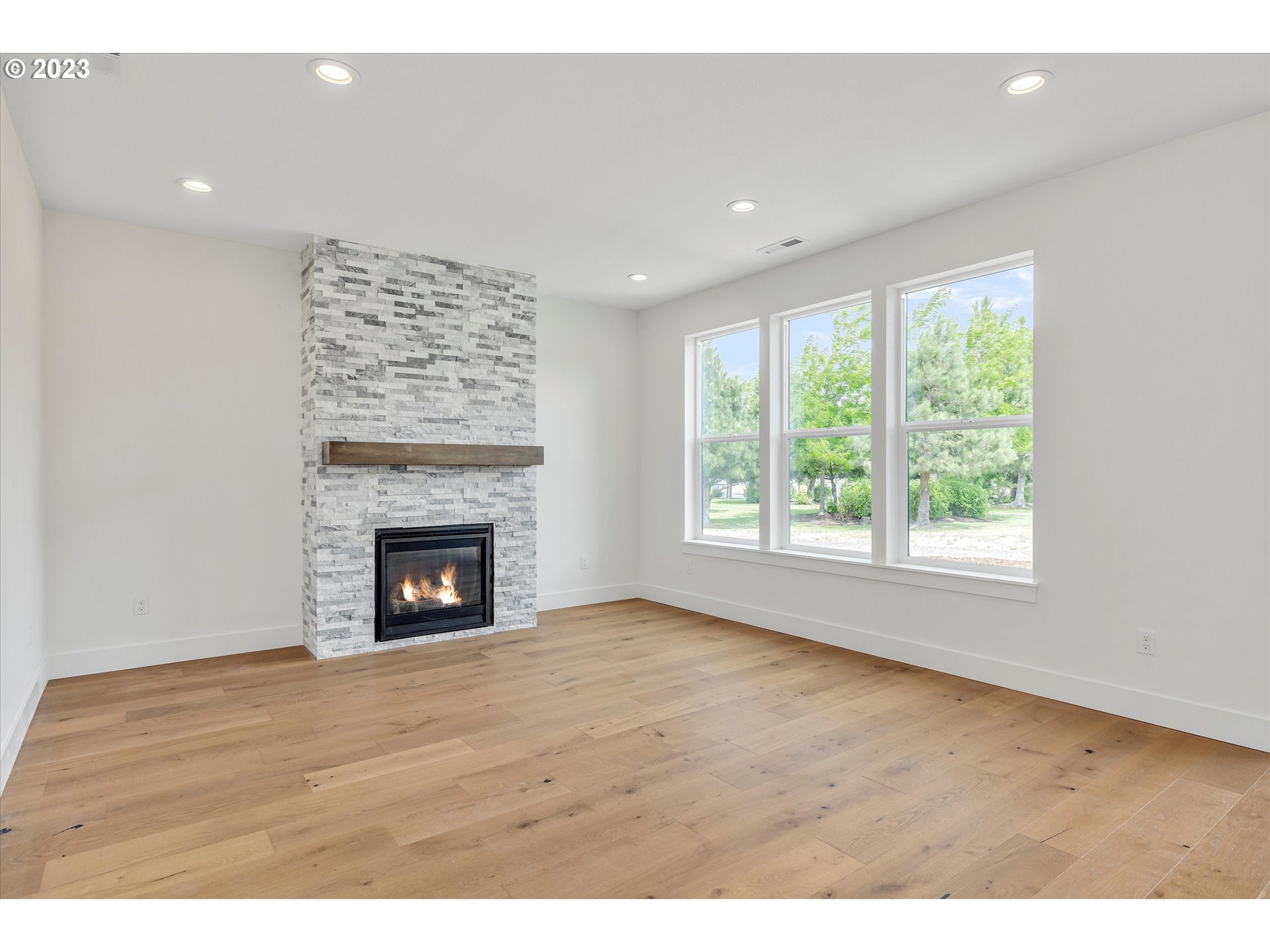 157 SOUTHSHORE AVE