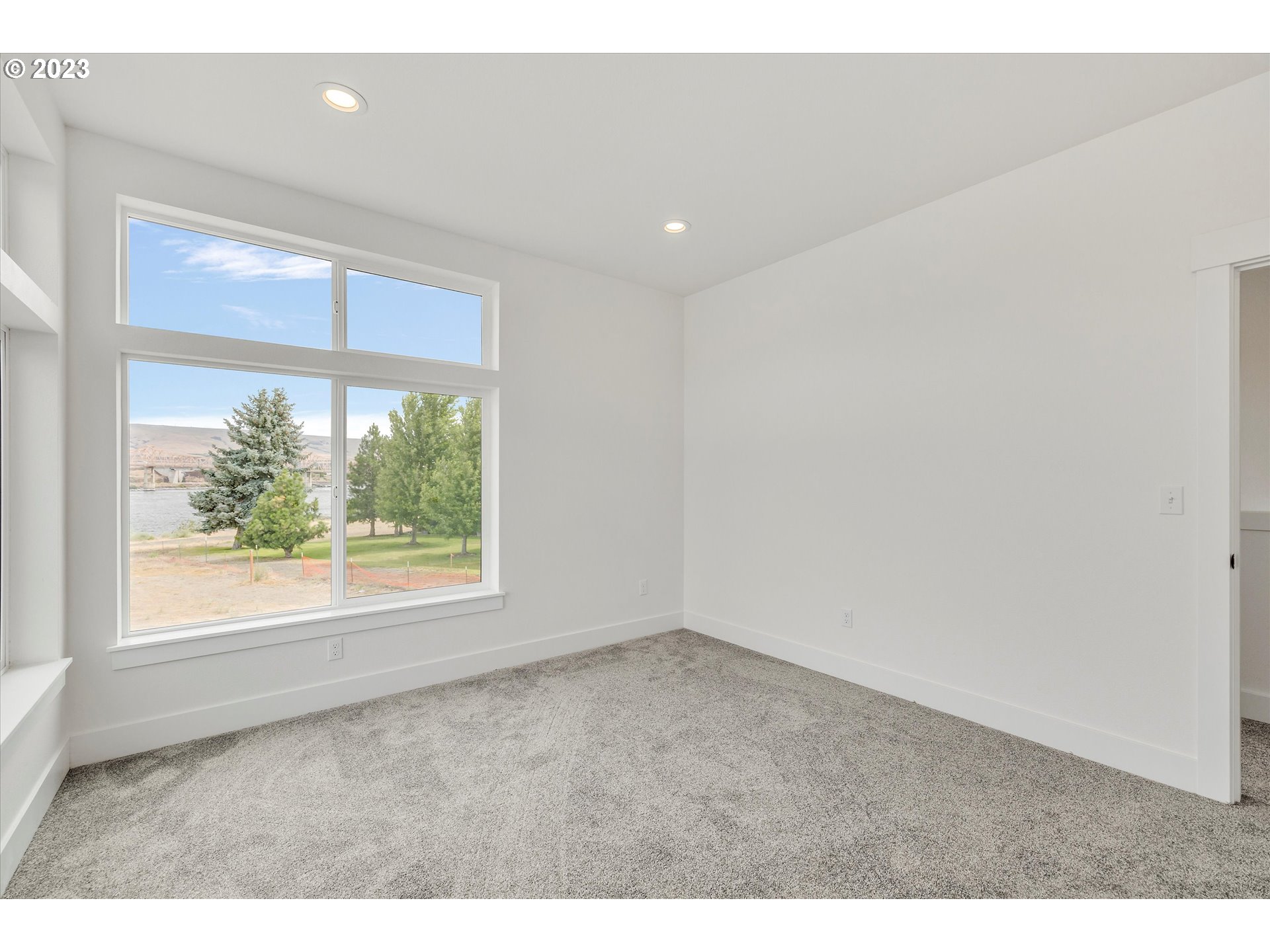 157 SOUTHSHORE AVE