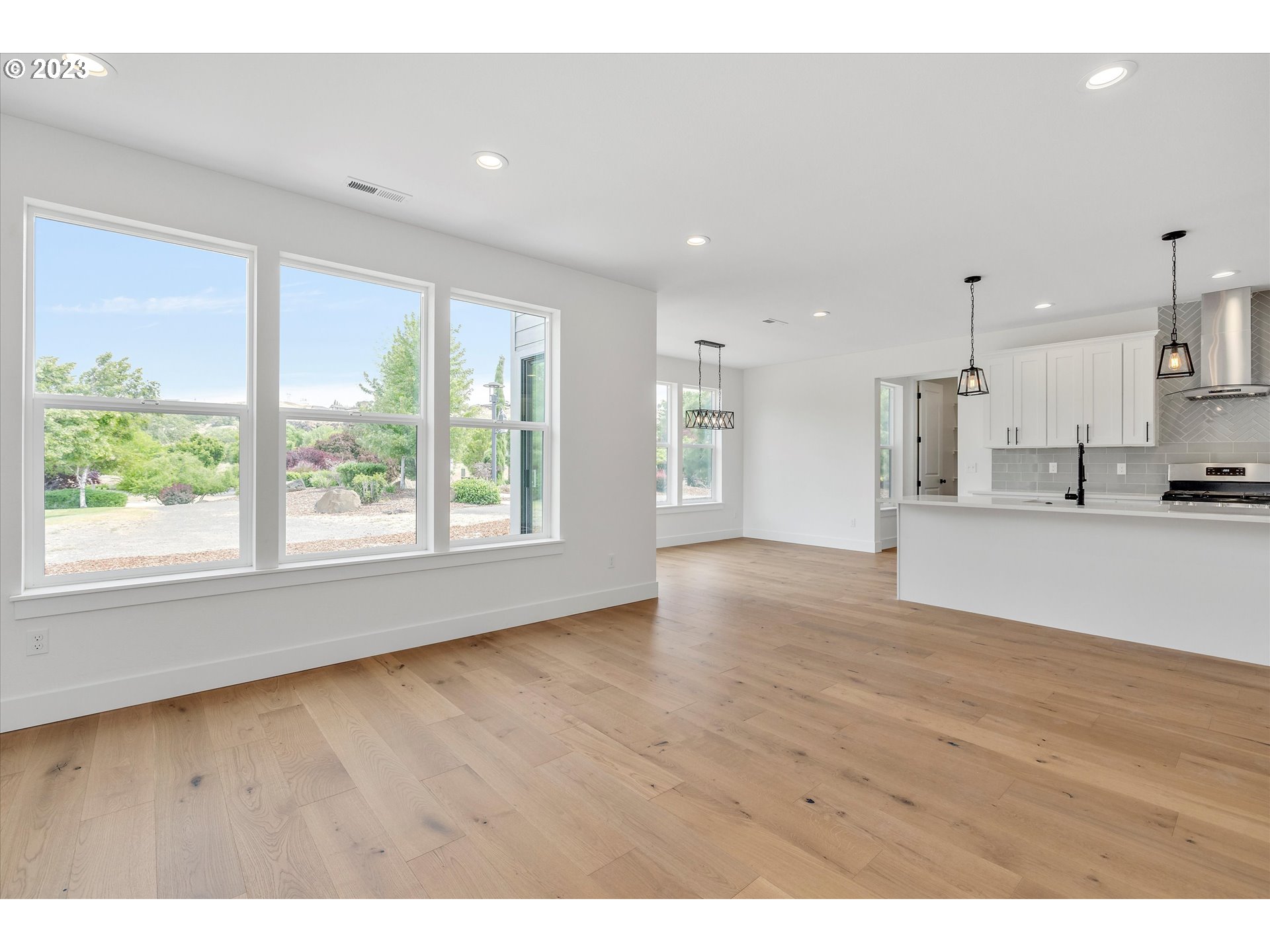 157 SOUTHSHORE AVE
