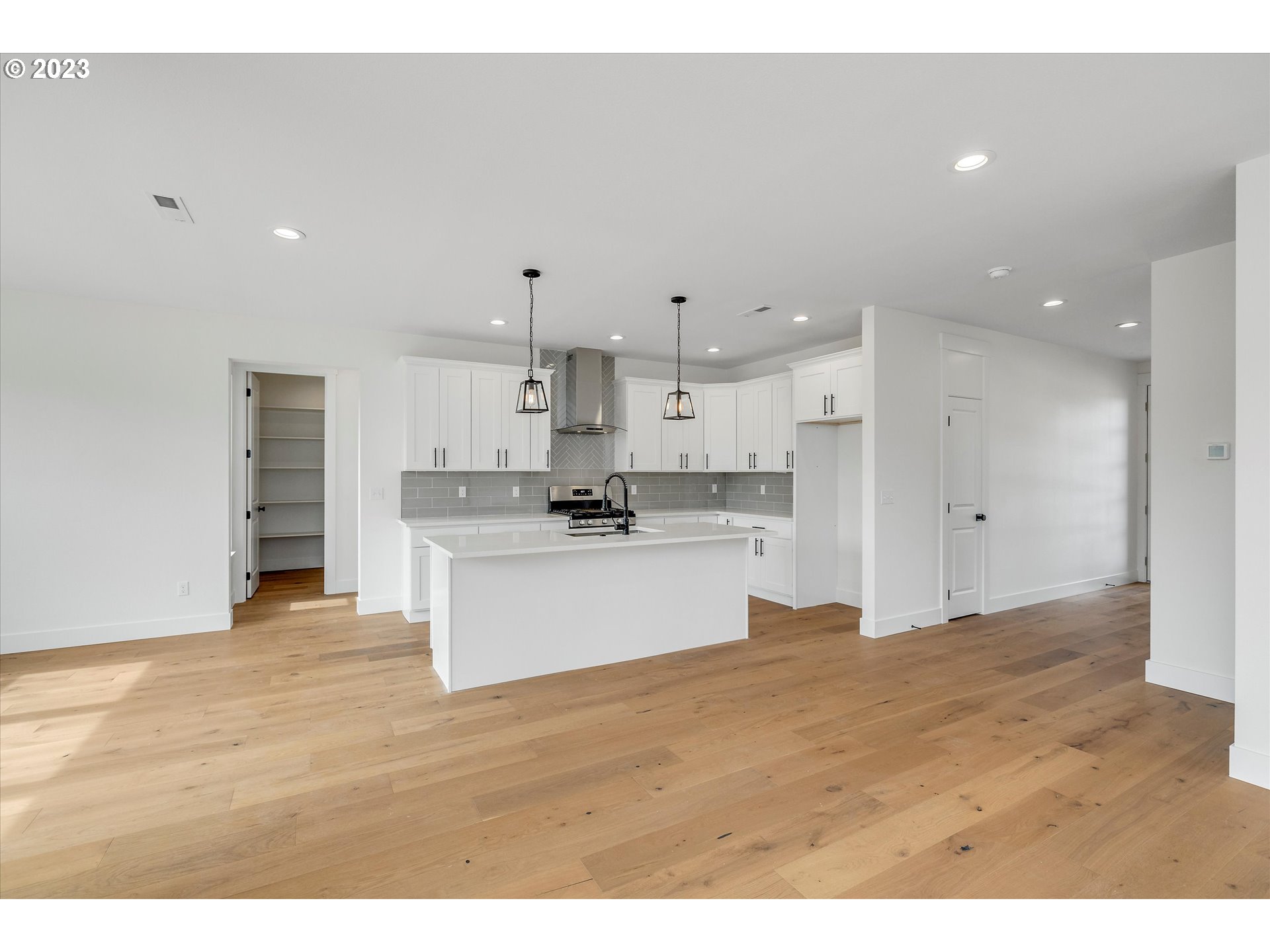 157 SOUTHSHORE AVE