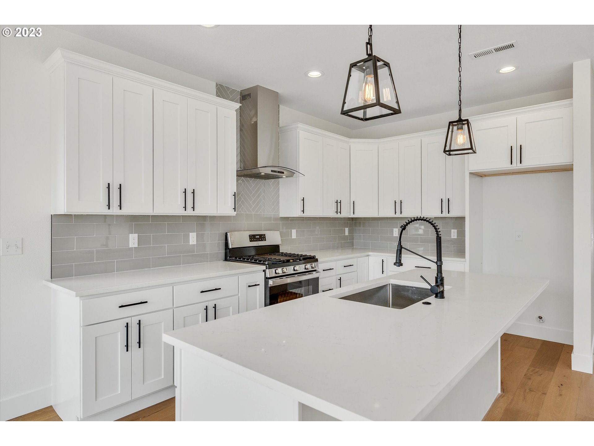 157 SOUTHSHORE AVE