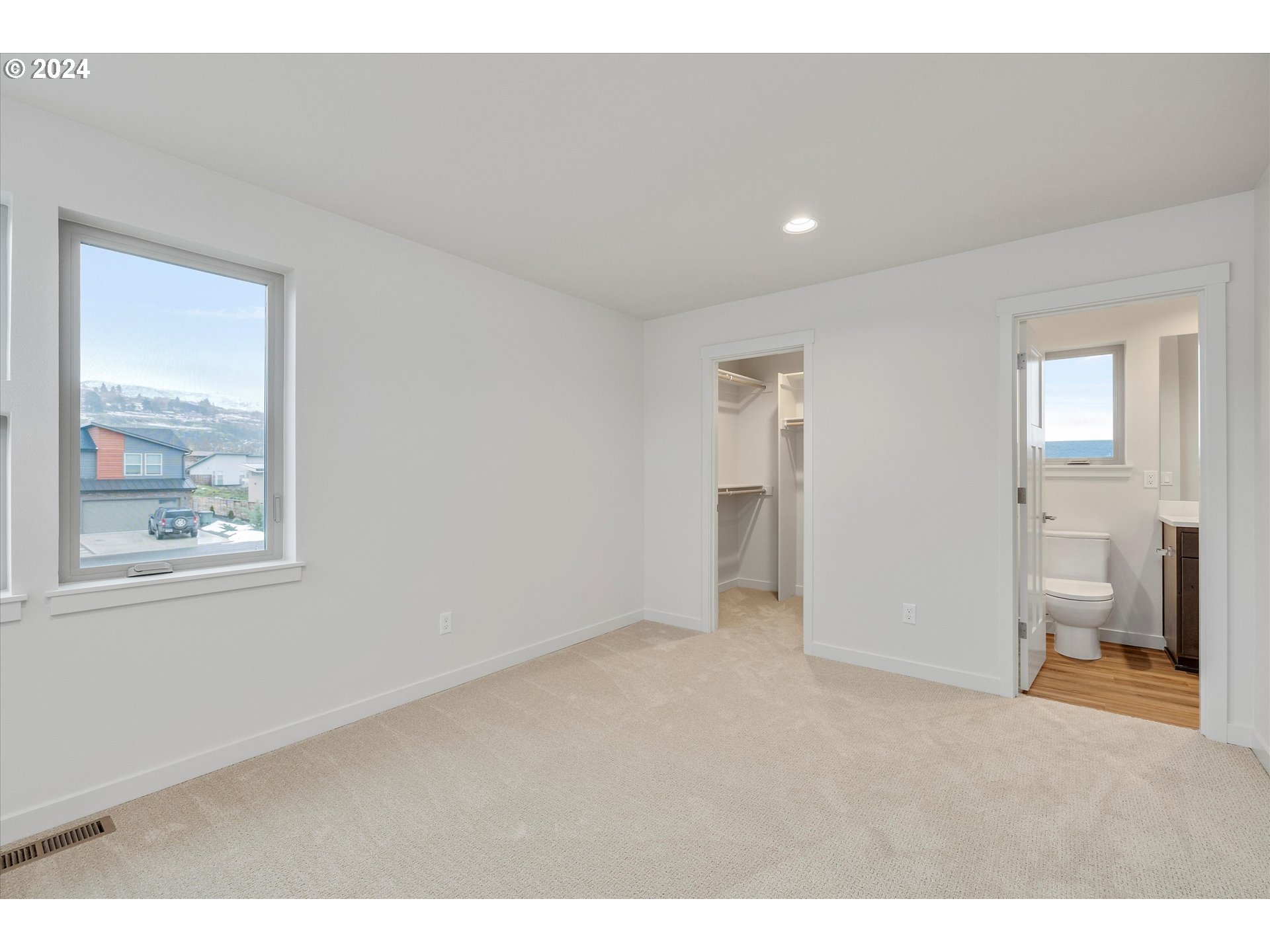 144 SOUTHSHORE AVE